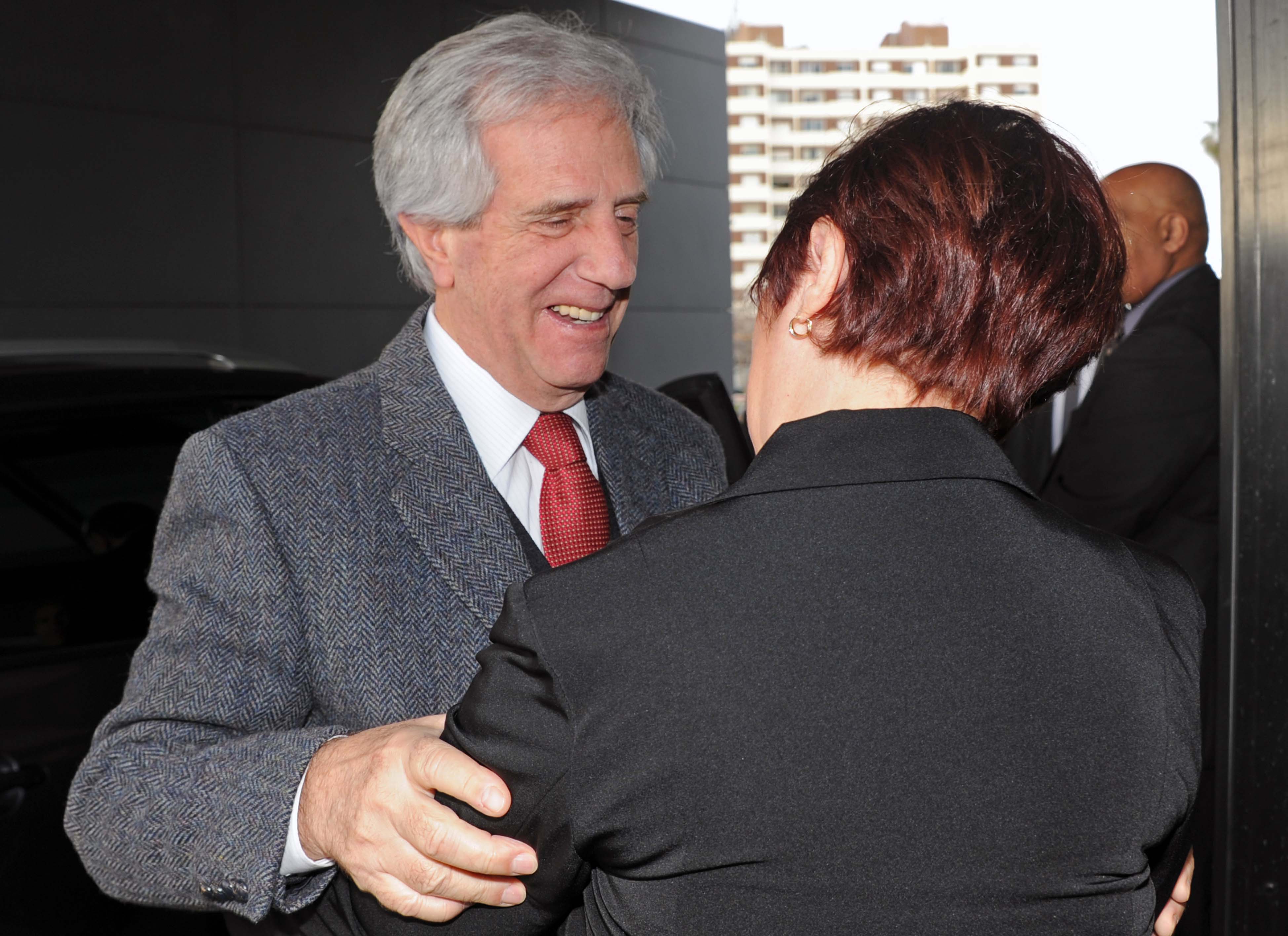 El presidente de la República, Tabaré Vázquez saluda a la presidenta del directorio de ASSE, Susana Muñiz