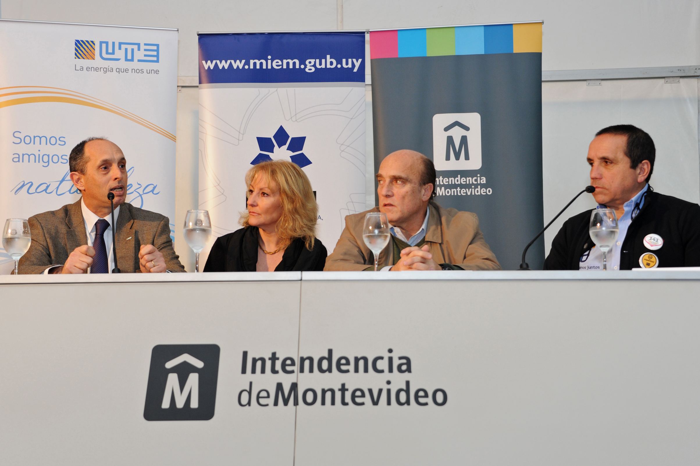 Primeros taxis eléctricos circularán como parte de política estratégica en energía