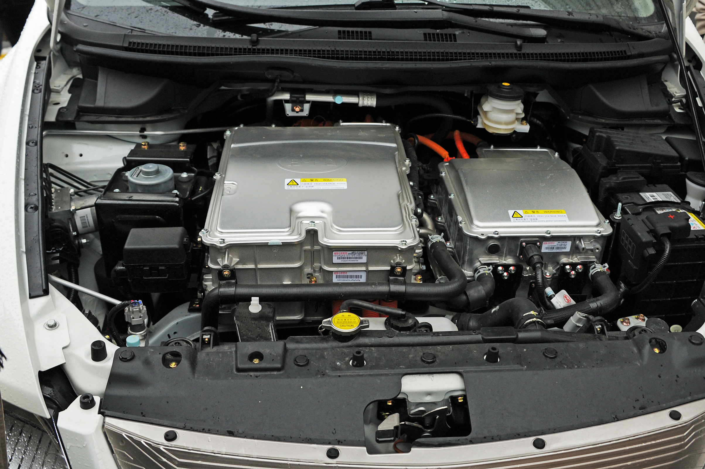 Primeros taxis eléctricos circularán como parte de política estratégica en energía