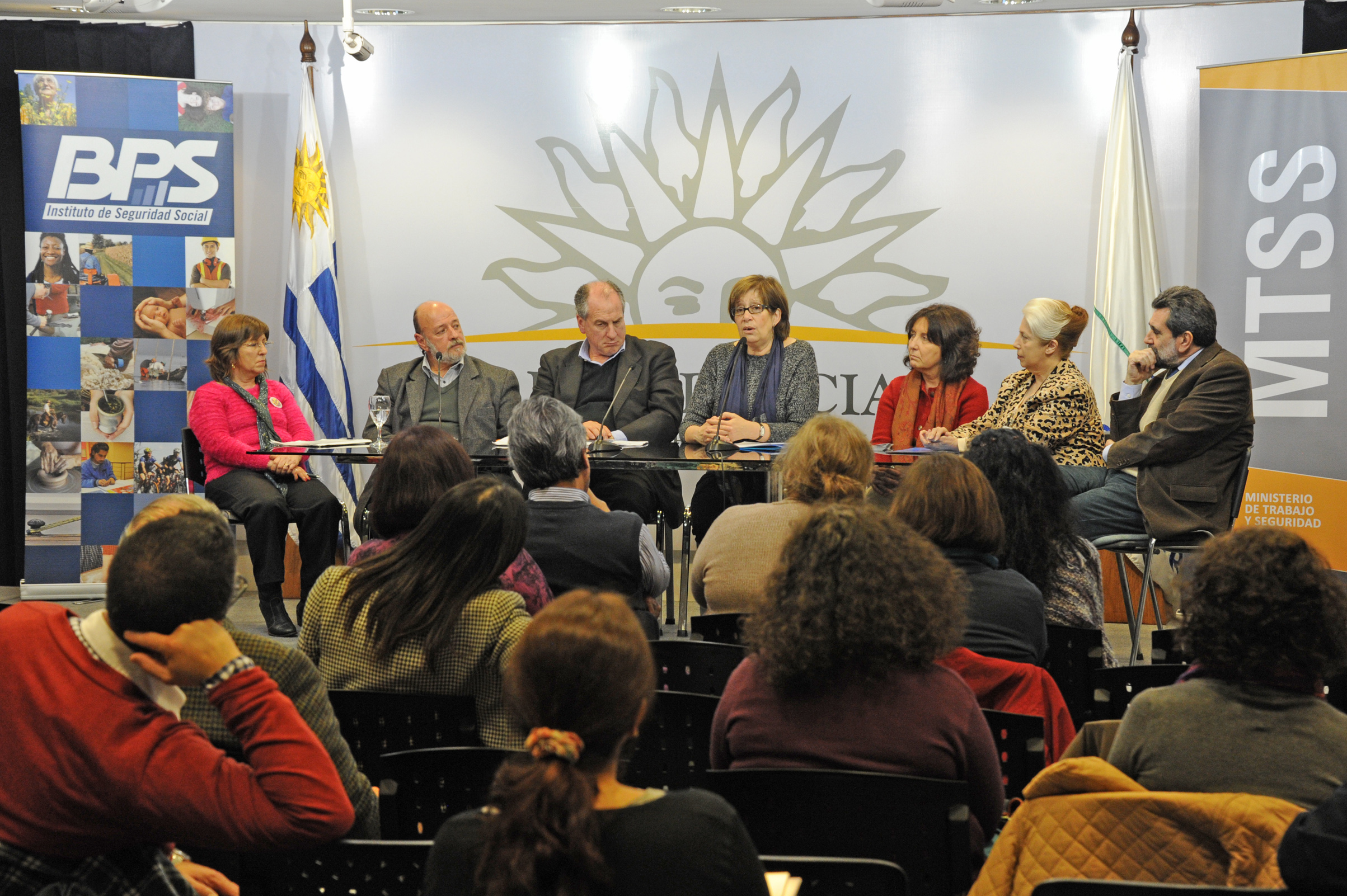 Ministra de Desarrollo Social, Marina Arismendi, haciendo uso de la palabra