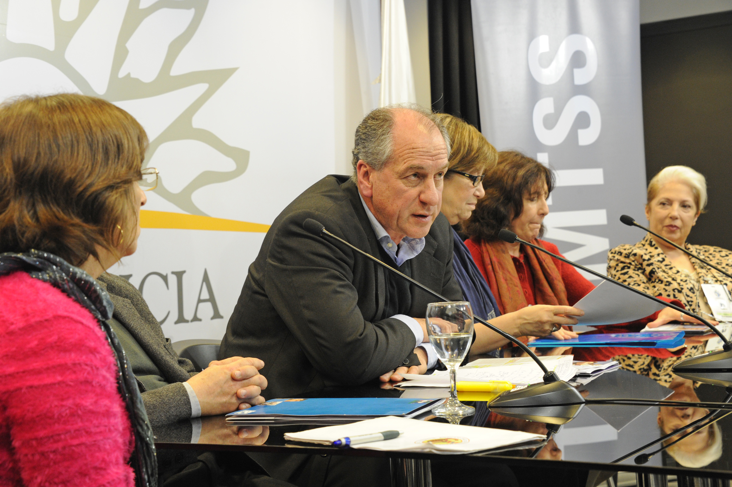 Ministro de Trabajo y Seguridad Social, Ernesto Murro, dirigiéndose a los presentes