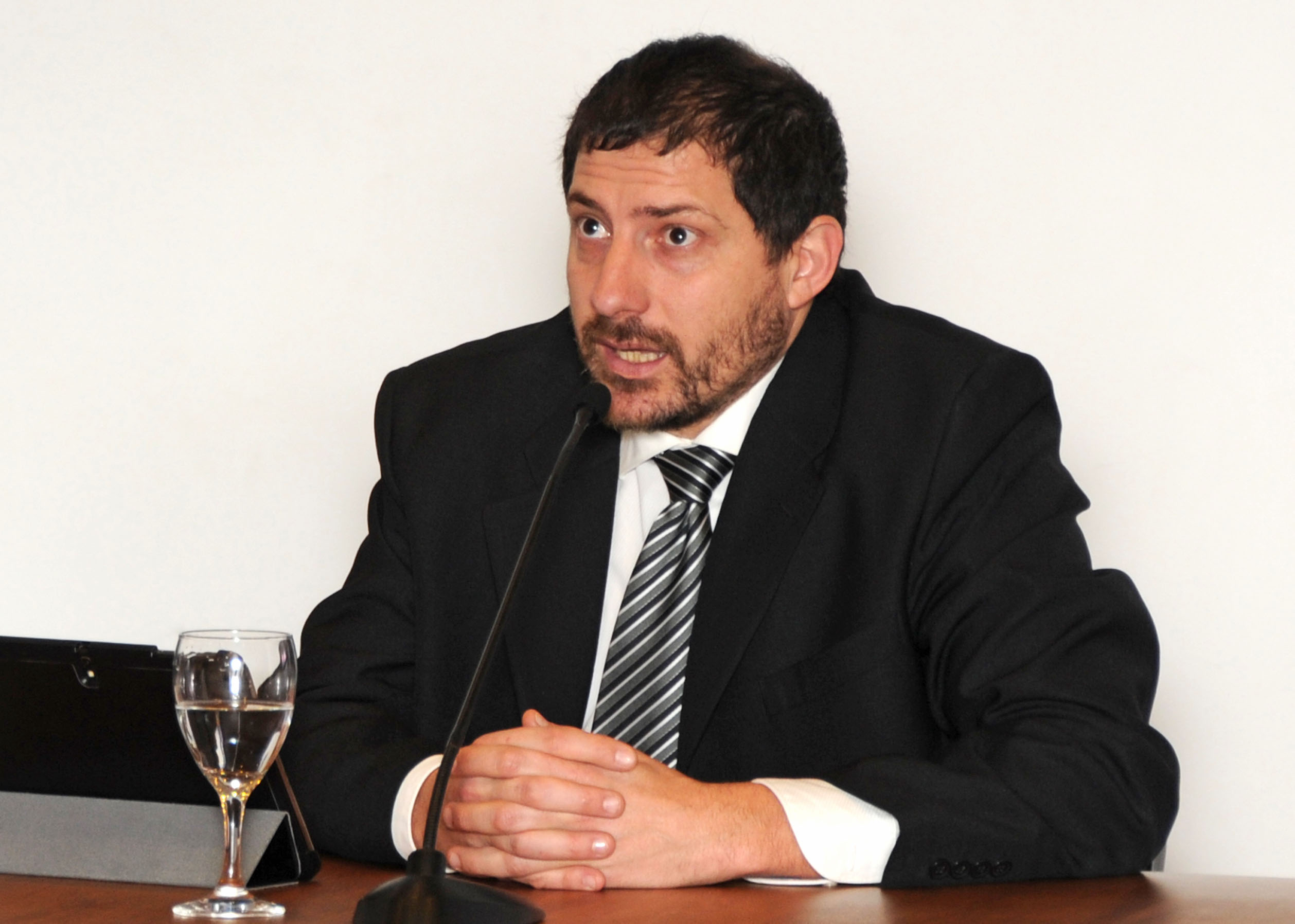 A/C Carlos Torres, Consultor de Junta de transparencia y ética pública
