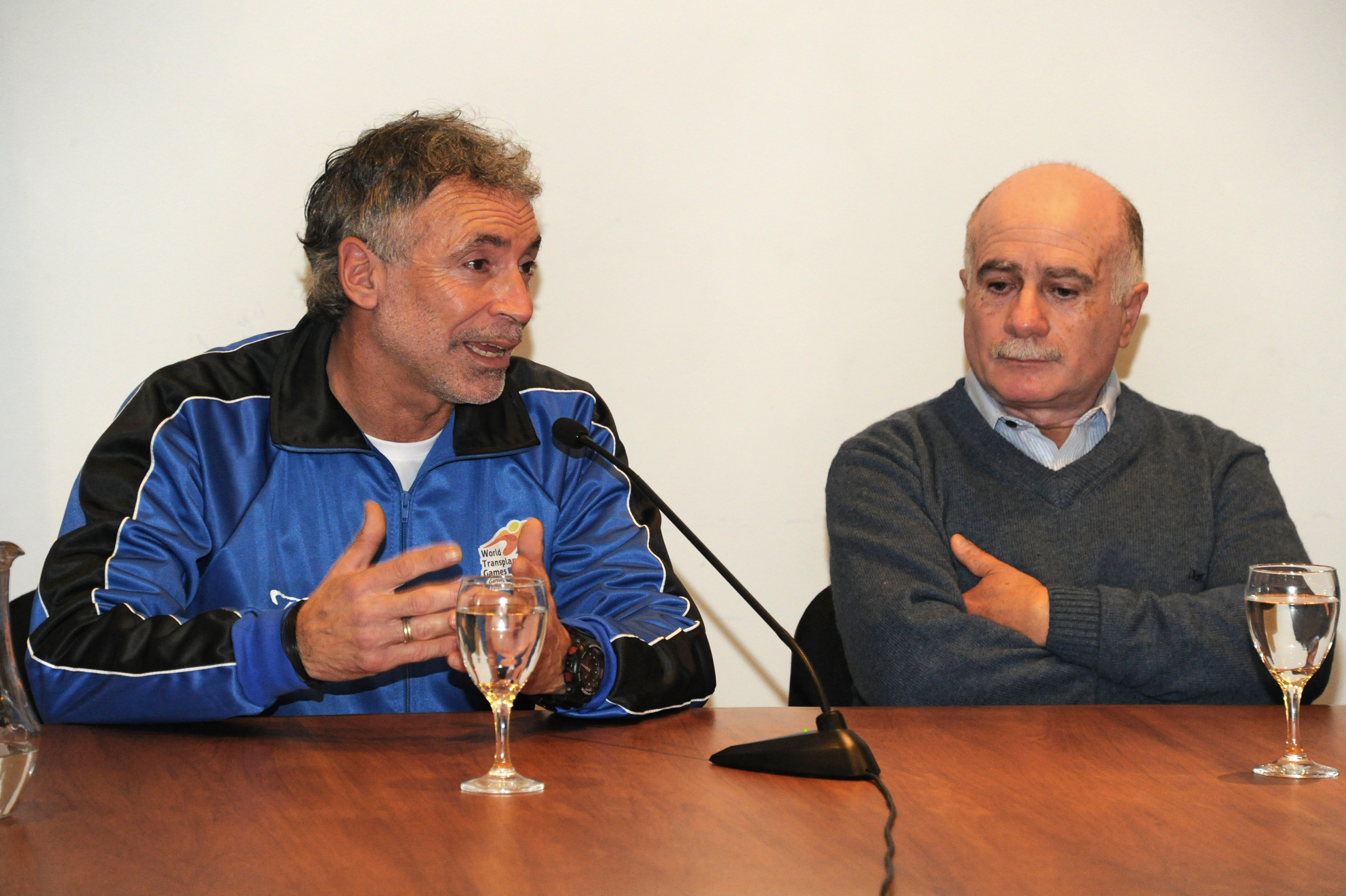 Ceremonia de entrega del Pabellón Nacional a deportistas de la Asociación Nacional de Transplantados