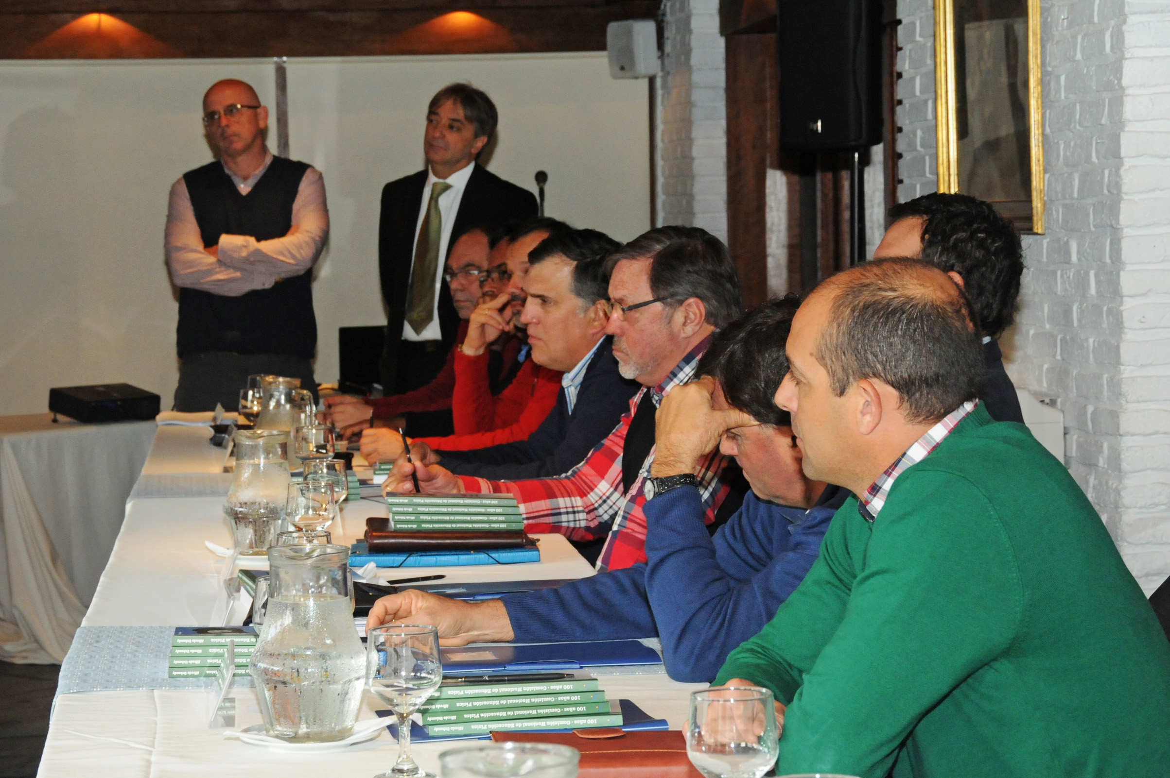 Director de Secretaría Nacional del Deporte, Alfredo Cáceres, junto a directores de todo el país