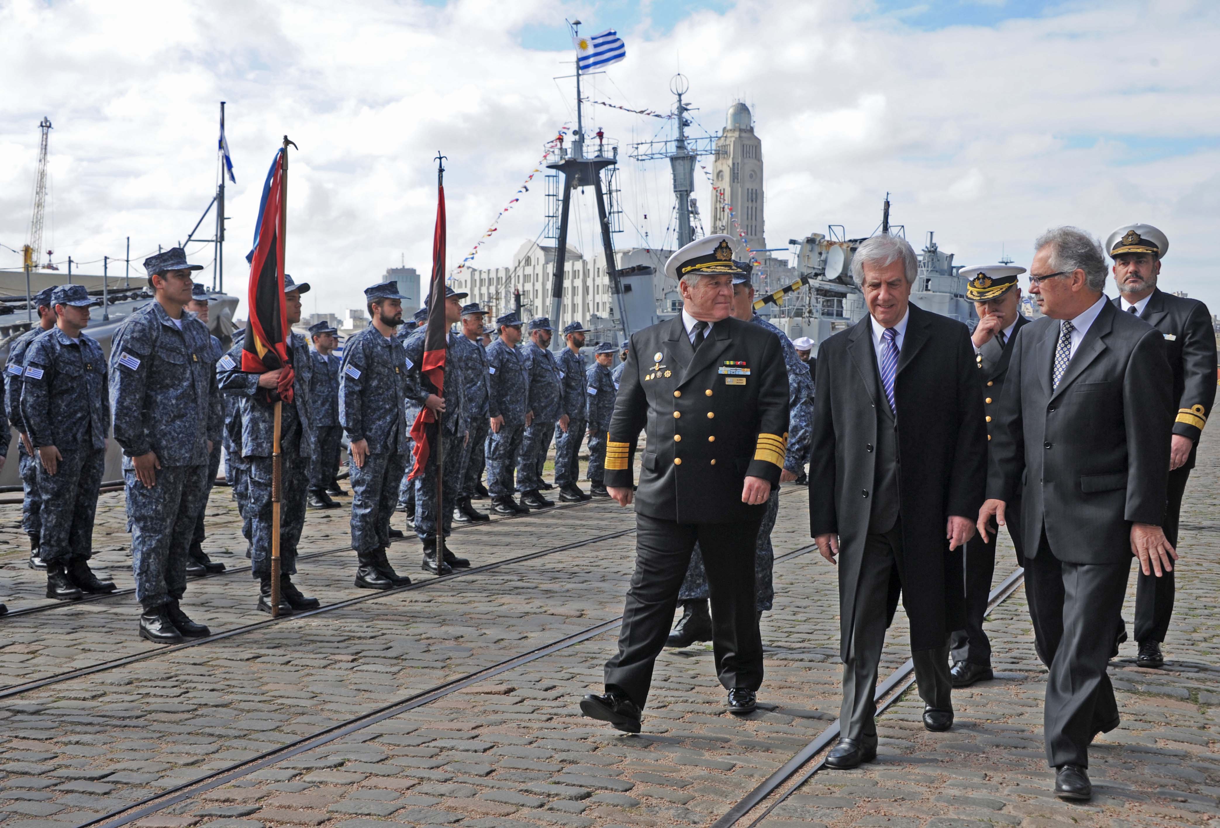 Presidente Vázquez concurrió al 197º Aniversario del Comando de las Fuerzas del Mar