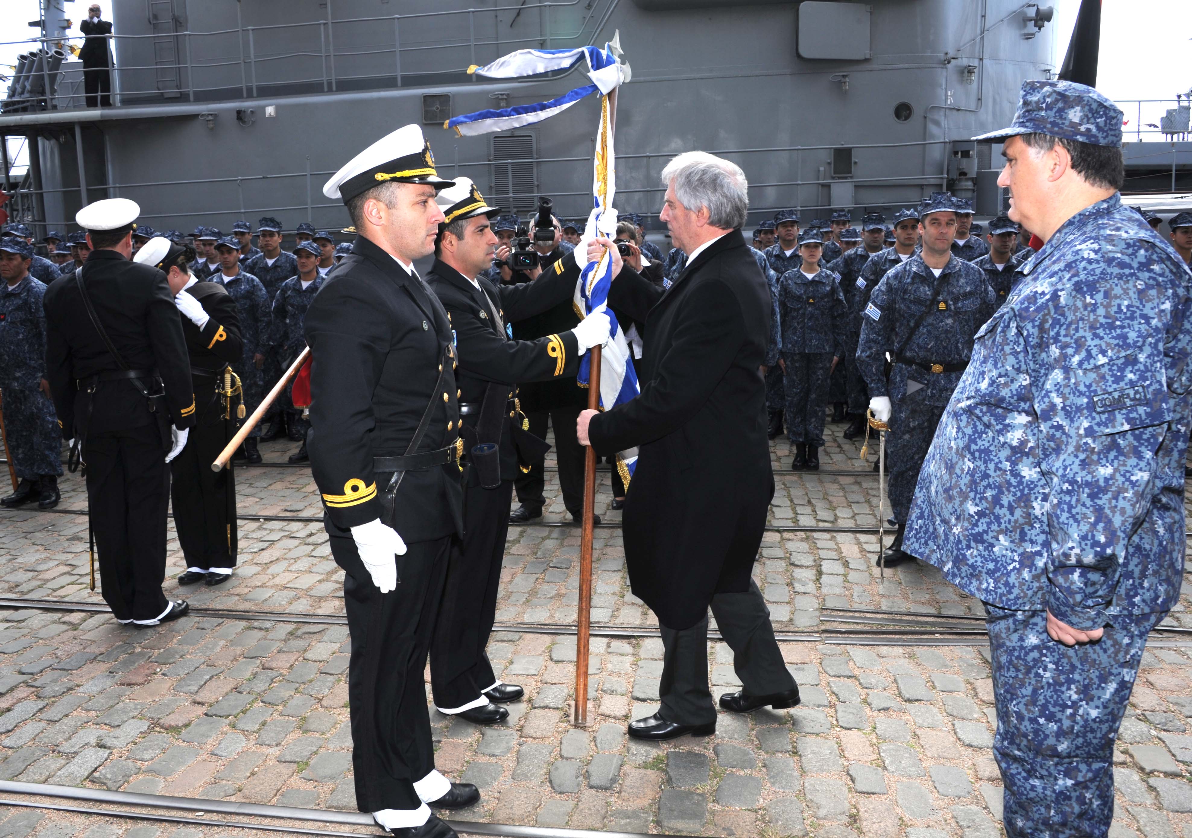 Presidente Vázquez concurrió al 197º Aniversario del Comando de las Fuerzas del Mar