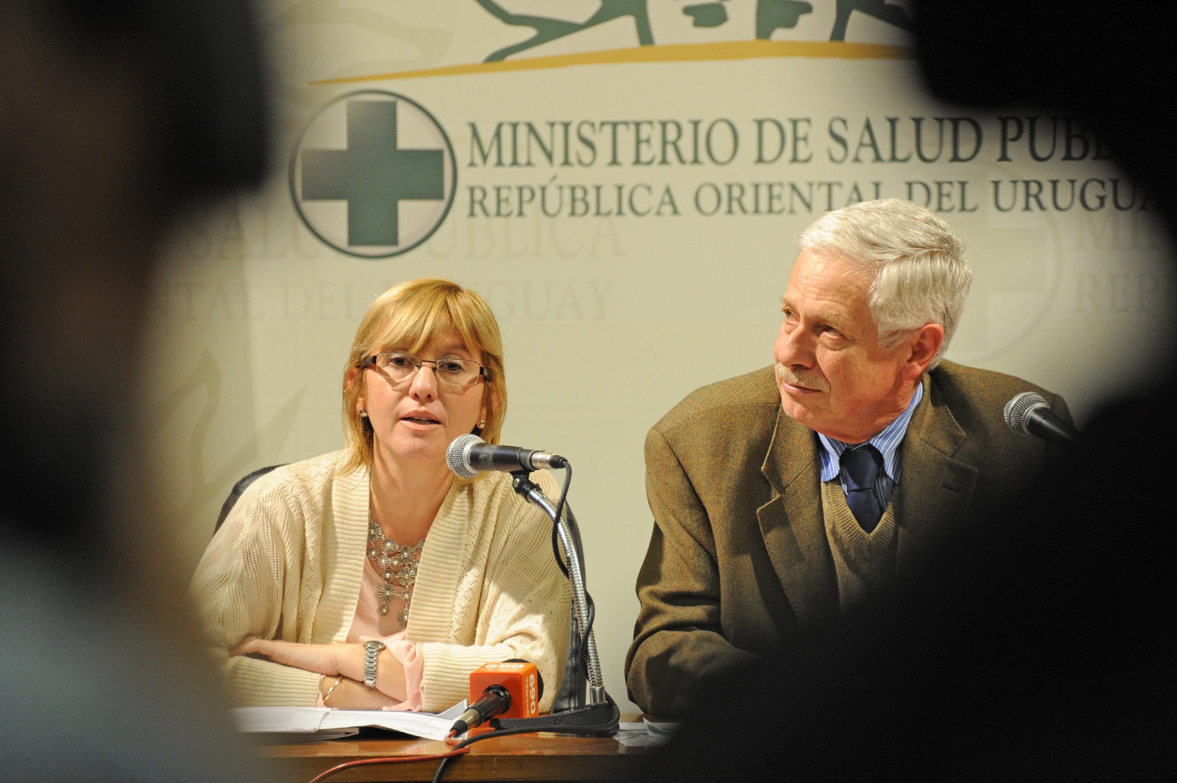 Cristina Lustemberg, subsecretaria del Ministerio de Salud Pública, junto al ministro de Salud Pública, Jorge Basso