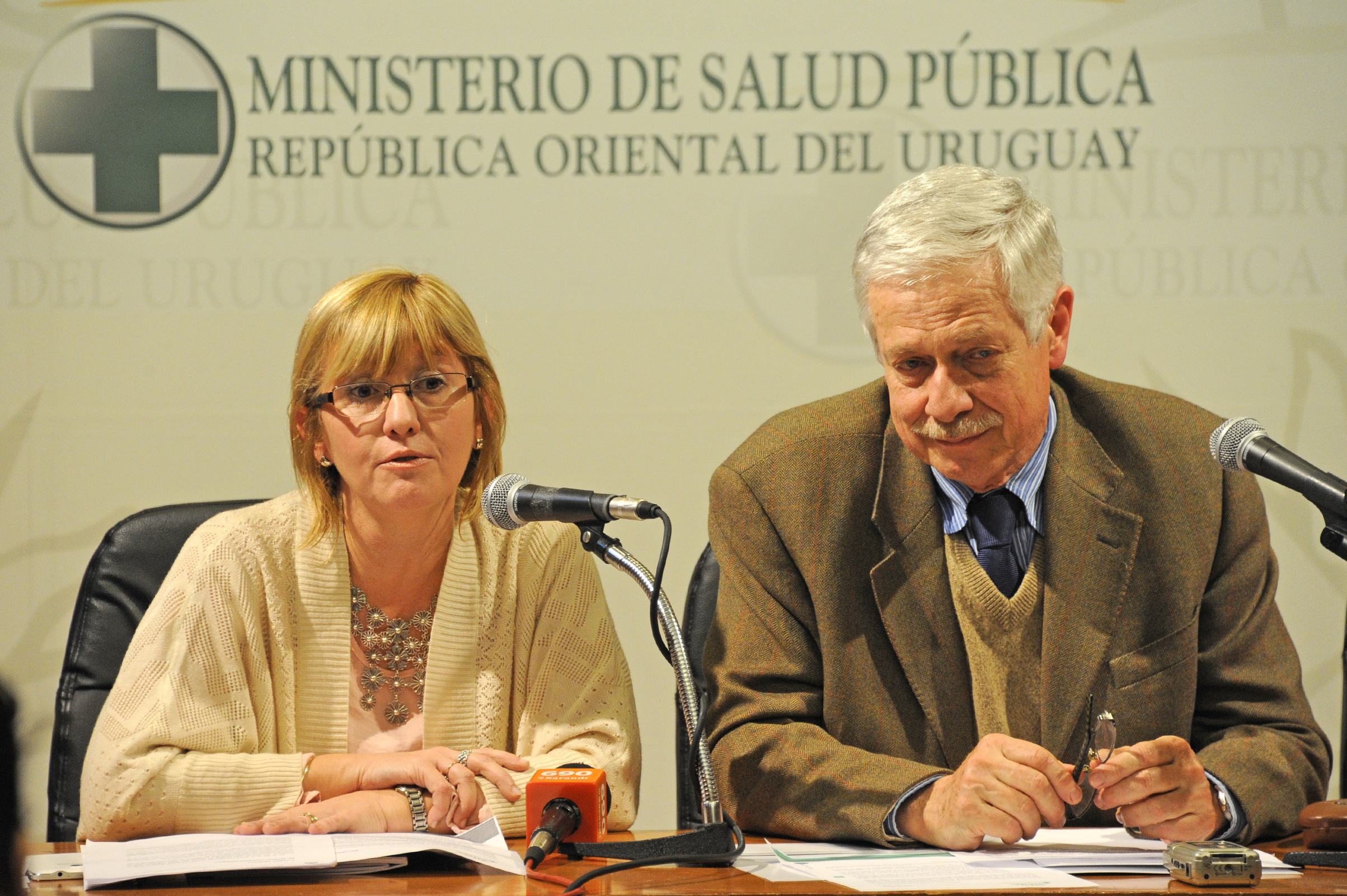 Cristina Lustemberg, subsecretaria del Ministerio de Salud Pública, junto al ministro de Salud Pública, Jorge Basso