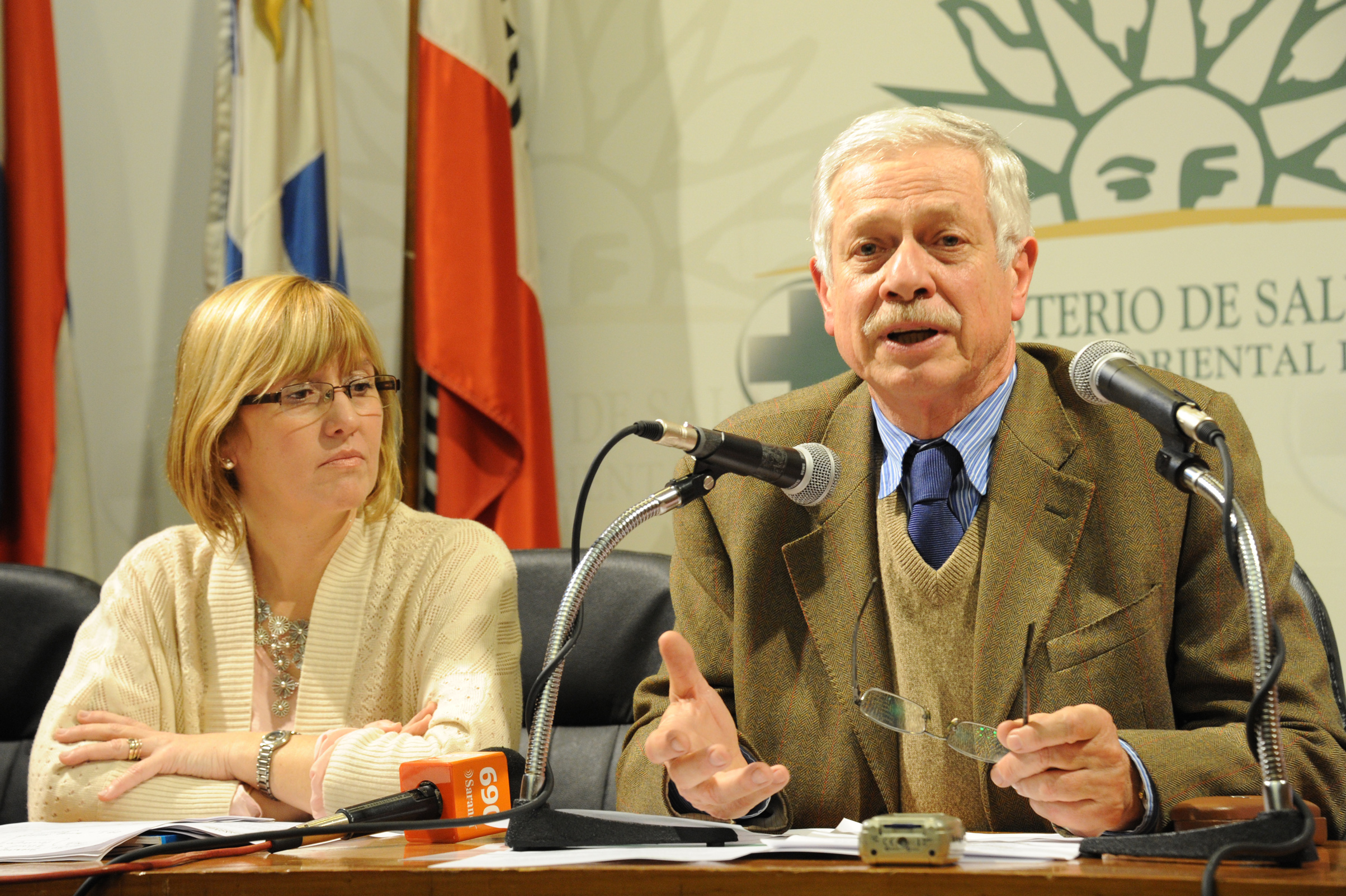 Ministro de Salud Pública, Jorge Basso, dirigiéndose a los presentes