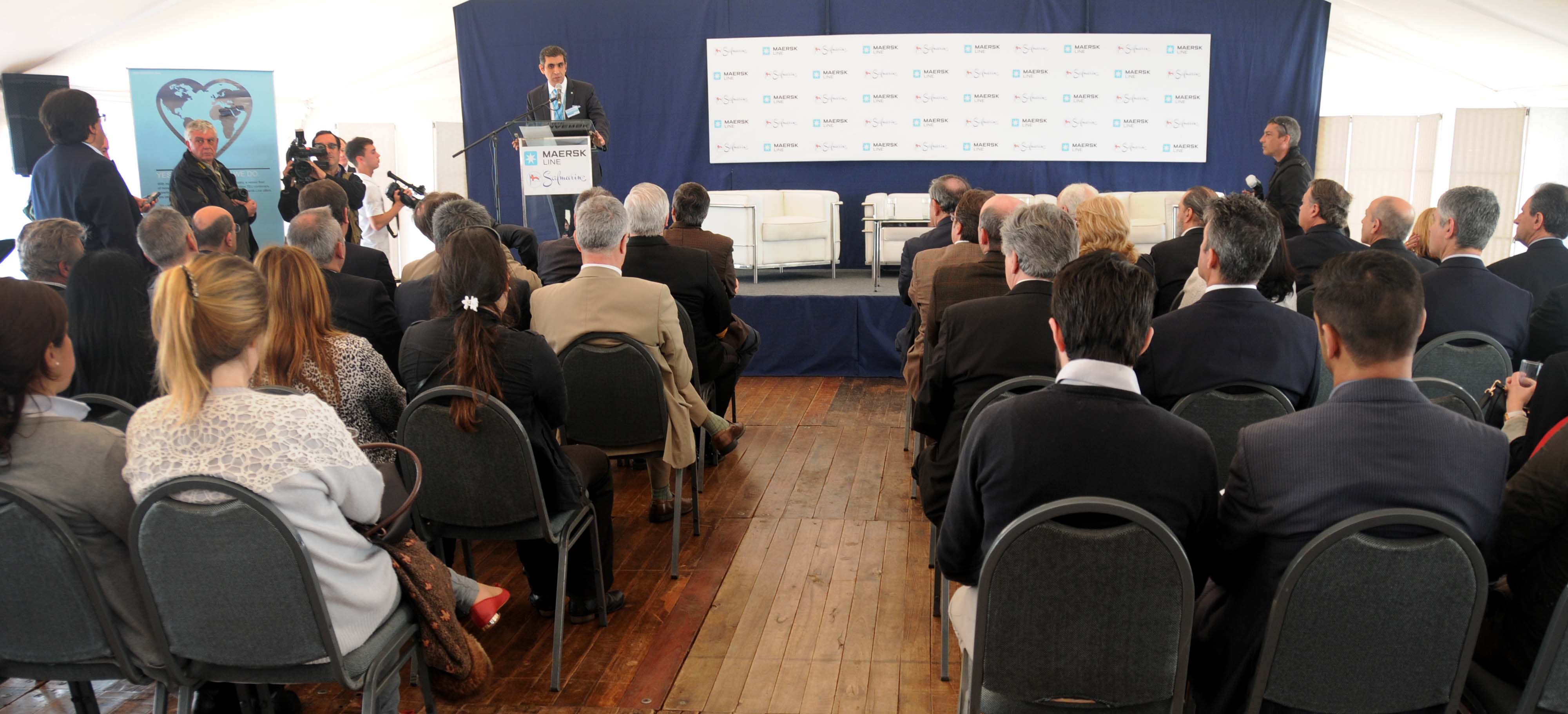 Autoridades de MTOP y ANP presentaron en él puerto nuevo servicio de buque portacontenedores
