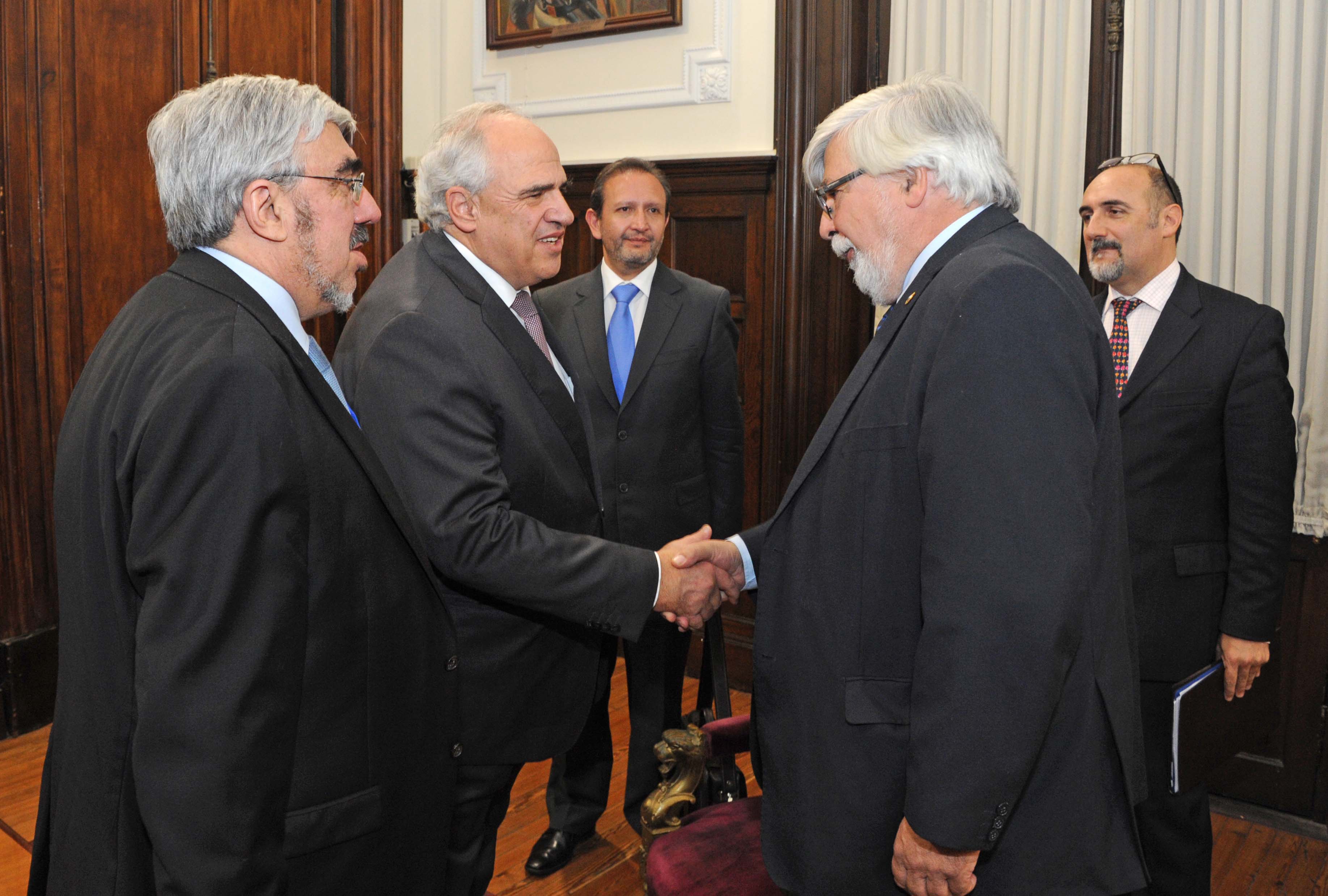 Ministro del Interior, Eduardo Bonomi recibió al secretario general de UNASUR, Ernesto Samper