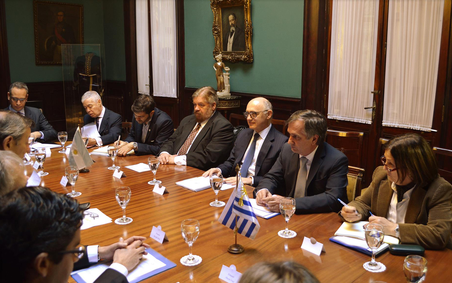 Cancilleres de Uruguay y Argentina analizaron agenda bilateral, en encuentro en Montevideo
