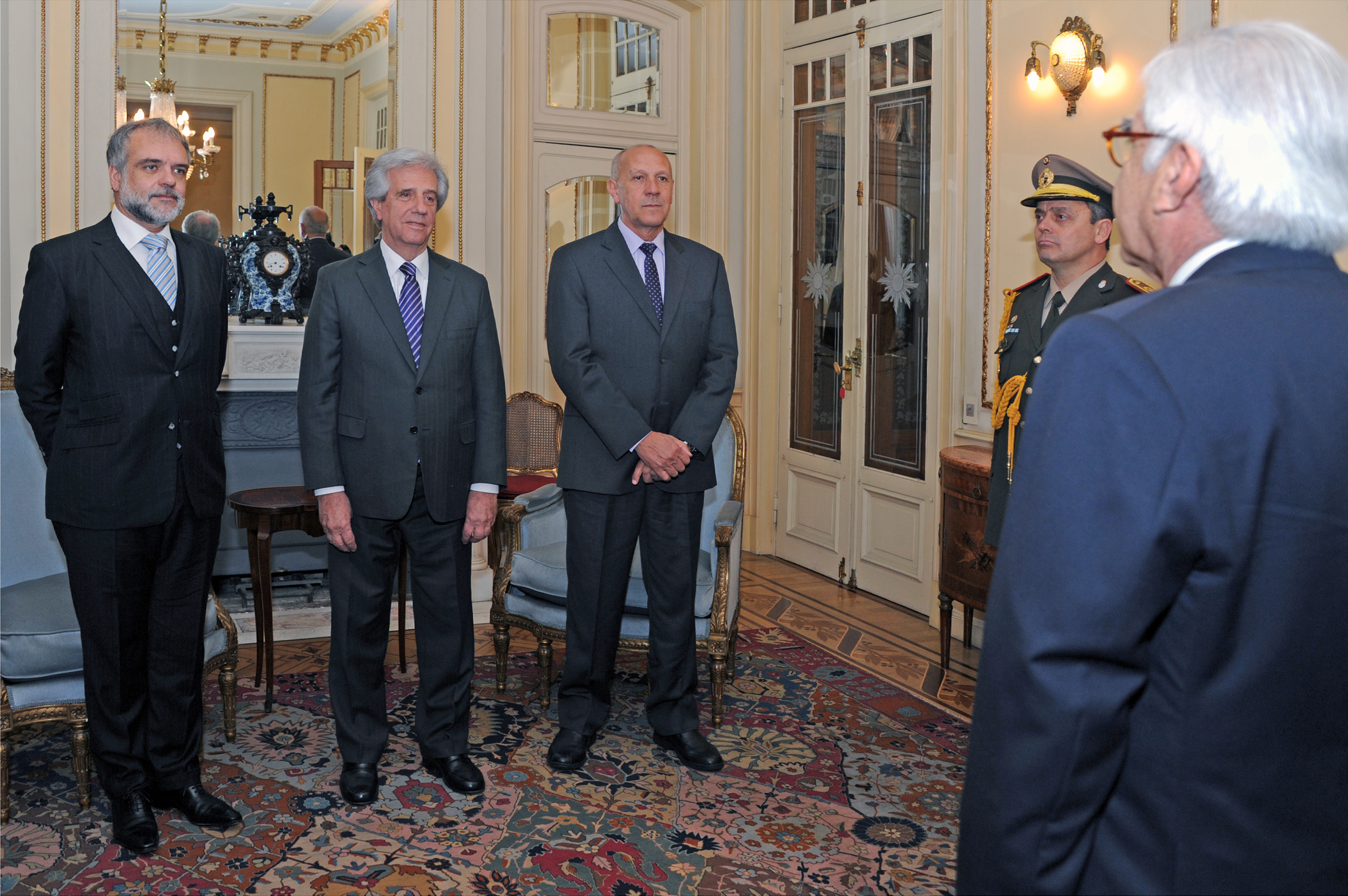 Tabaré Vázquez recibió las cartas credenciales del nuevo embajador de Chile en Uruguay, Mario Fernández