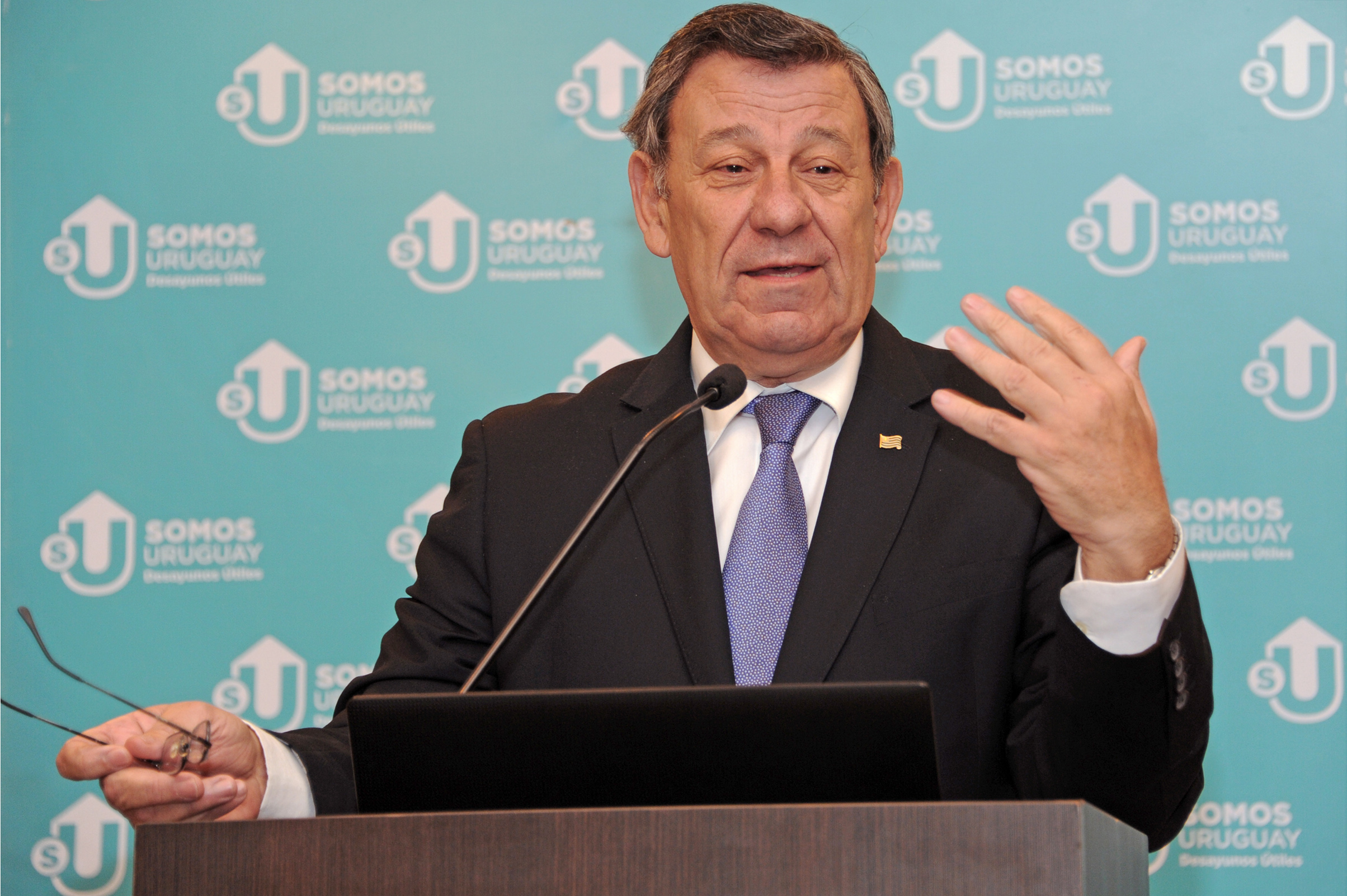 El canciller uruguayo Rodolfo Nin Novoa disertó sobre inserción internacional, en un desayuno convocado por Somos Uruguay