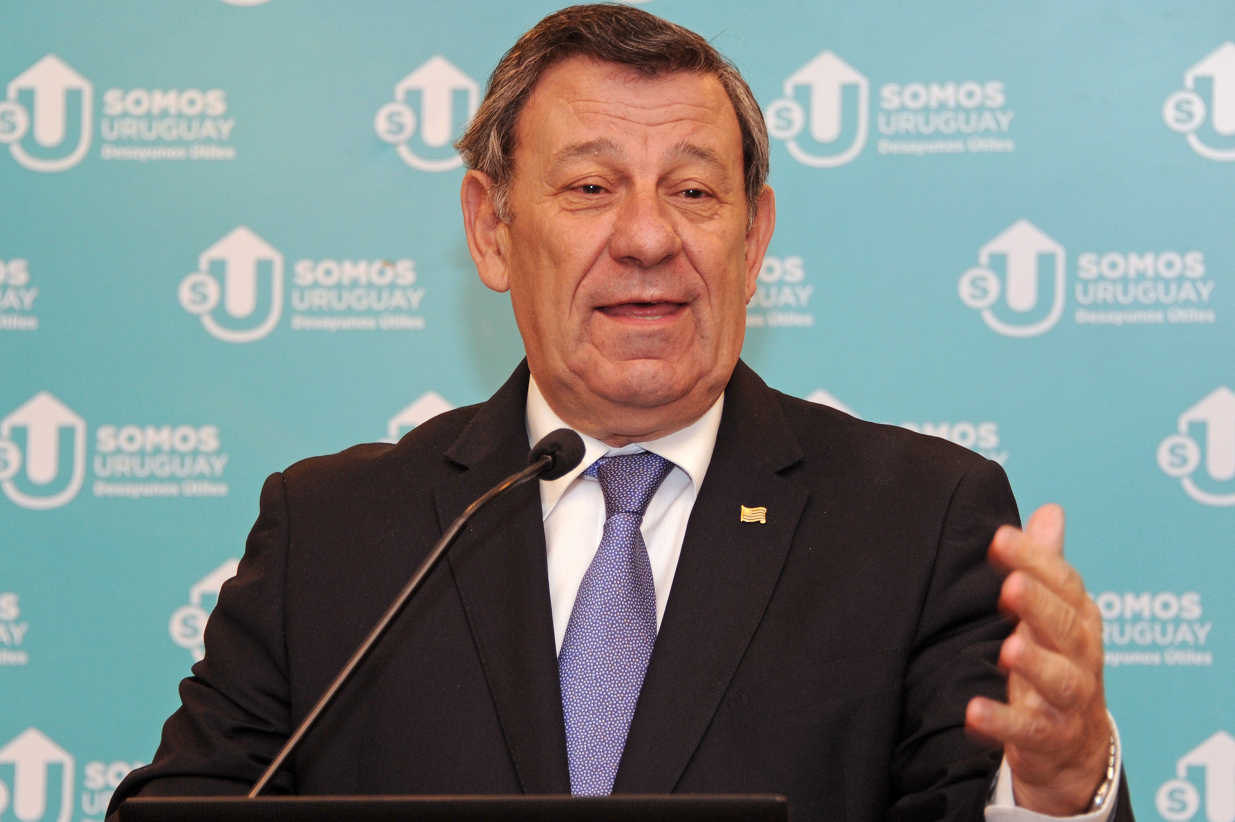 El canciller uruguayo Rodolfo Nin Novoa disertó sobre inserción internacional, en un desayuno convocado por Somos Uruguay