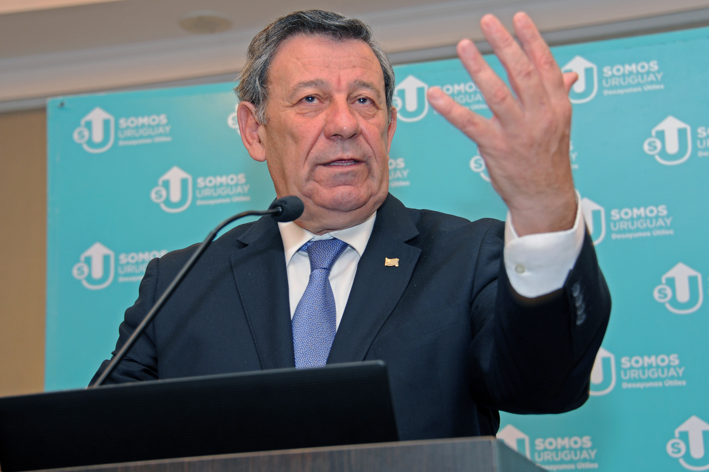 El canciller uruguayo Rodolfo Nin Novoa disertó sobre inserción internacional, en un desayuno convocado por Somos Uruguay