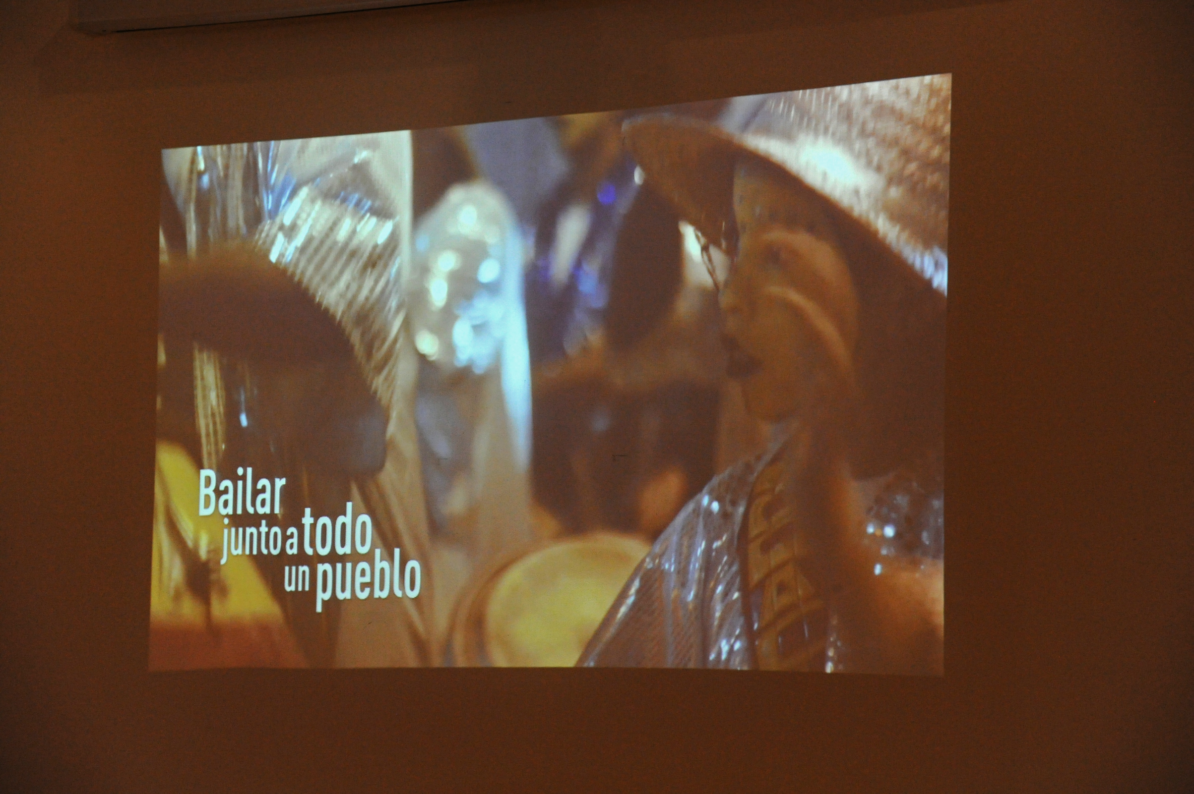 Emisión de un trailer de la serie de documentales Expreso Sur
