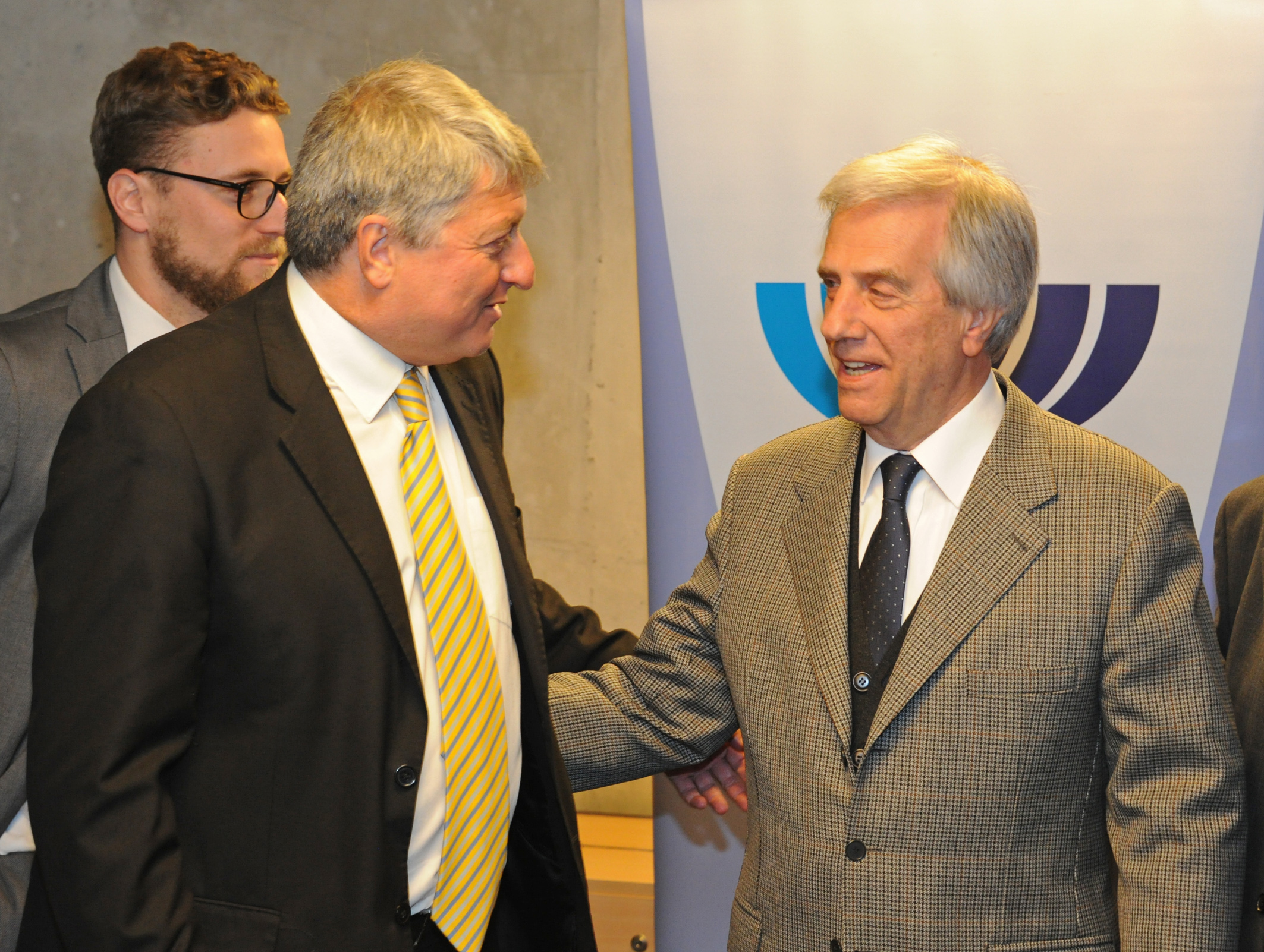 Sergio Gorzy, presidente del Comité Central Israelita del Uruguay, recibe al Presidente de la República, Tabaré Vázquez