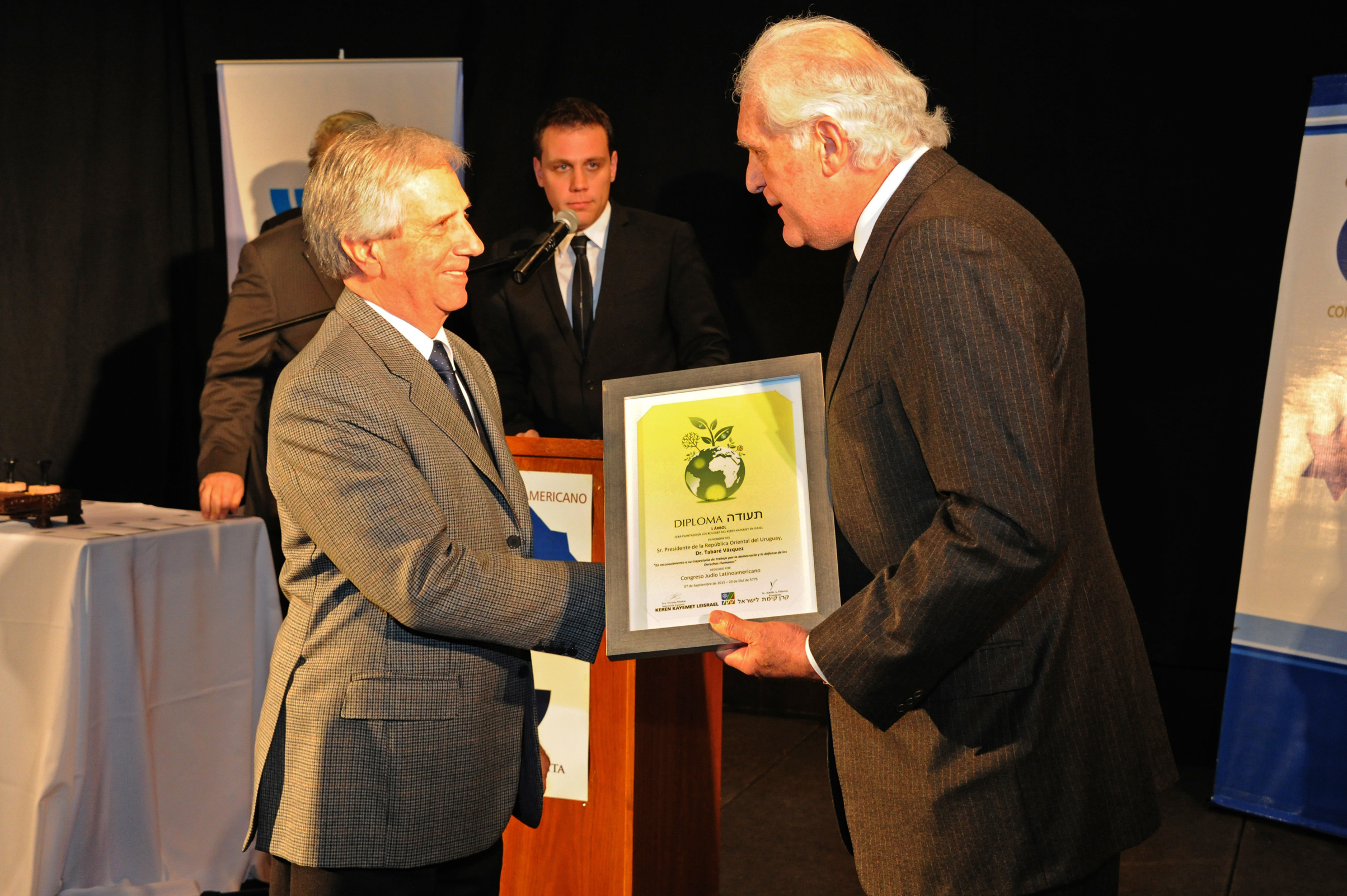 Reconocimiento al Presidente Tabaré Vázquez por su Trayectoria de trabajo por la Democracia y Defensa de los Derechos Humanos