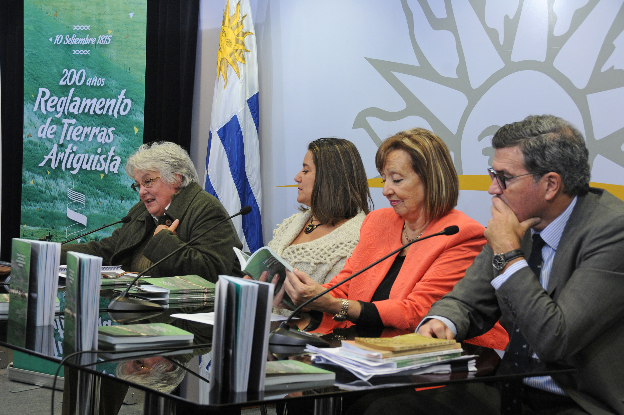 Senadora Lucía Topolansky, haciendo uso de la palabra