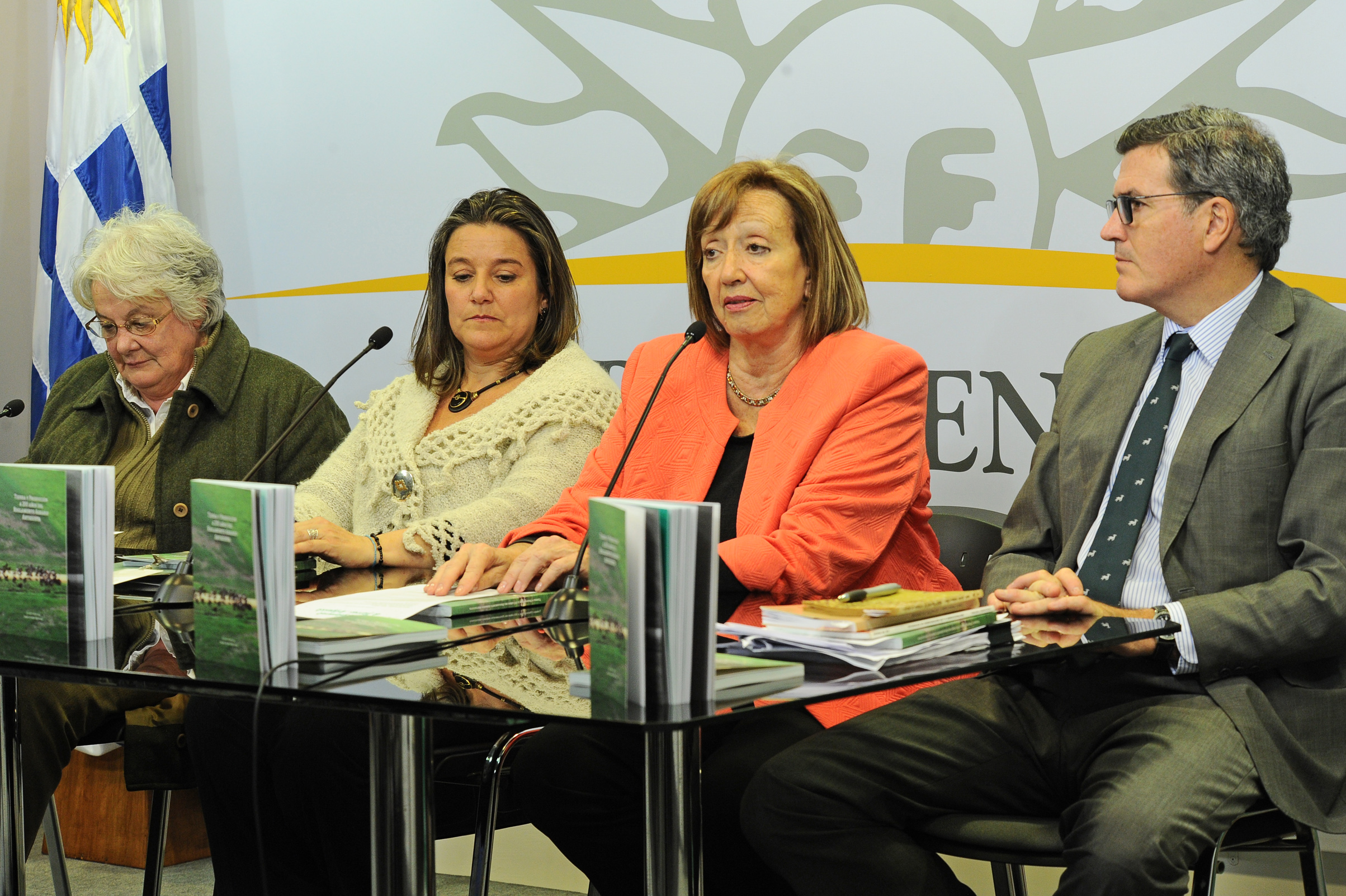 Presentación del libro de memorias del Seminario Tierra y Producción