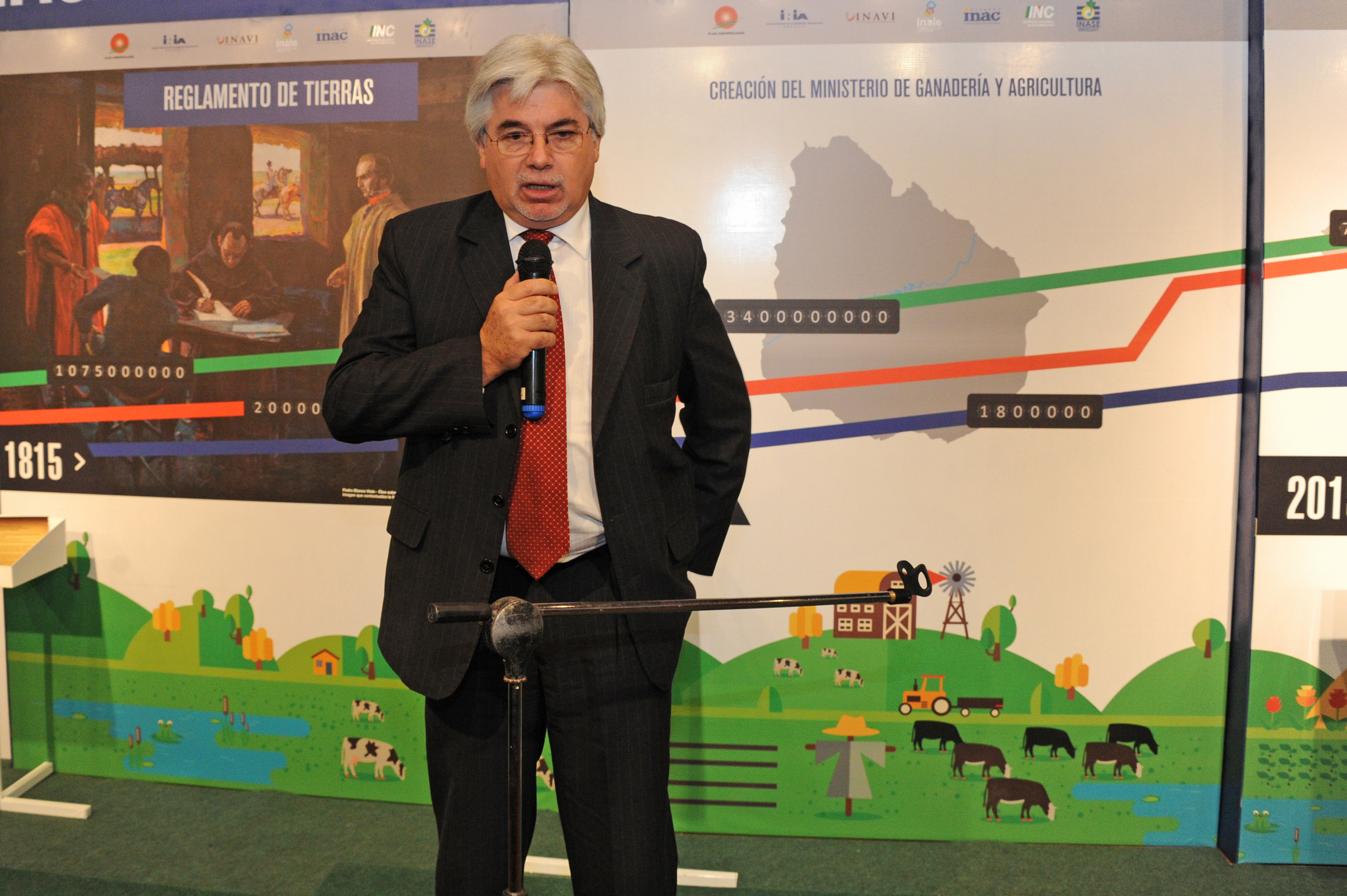 Ministro de Ganadería, Agricultura y Pesca, Tabaré Aguerre, haciendo uso de la palabra