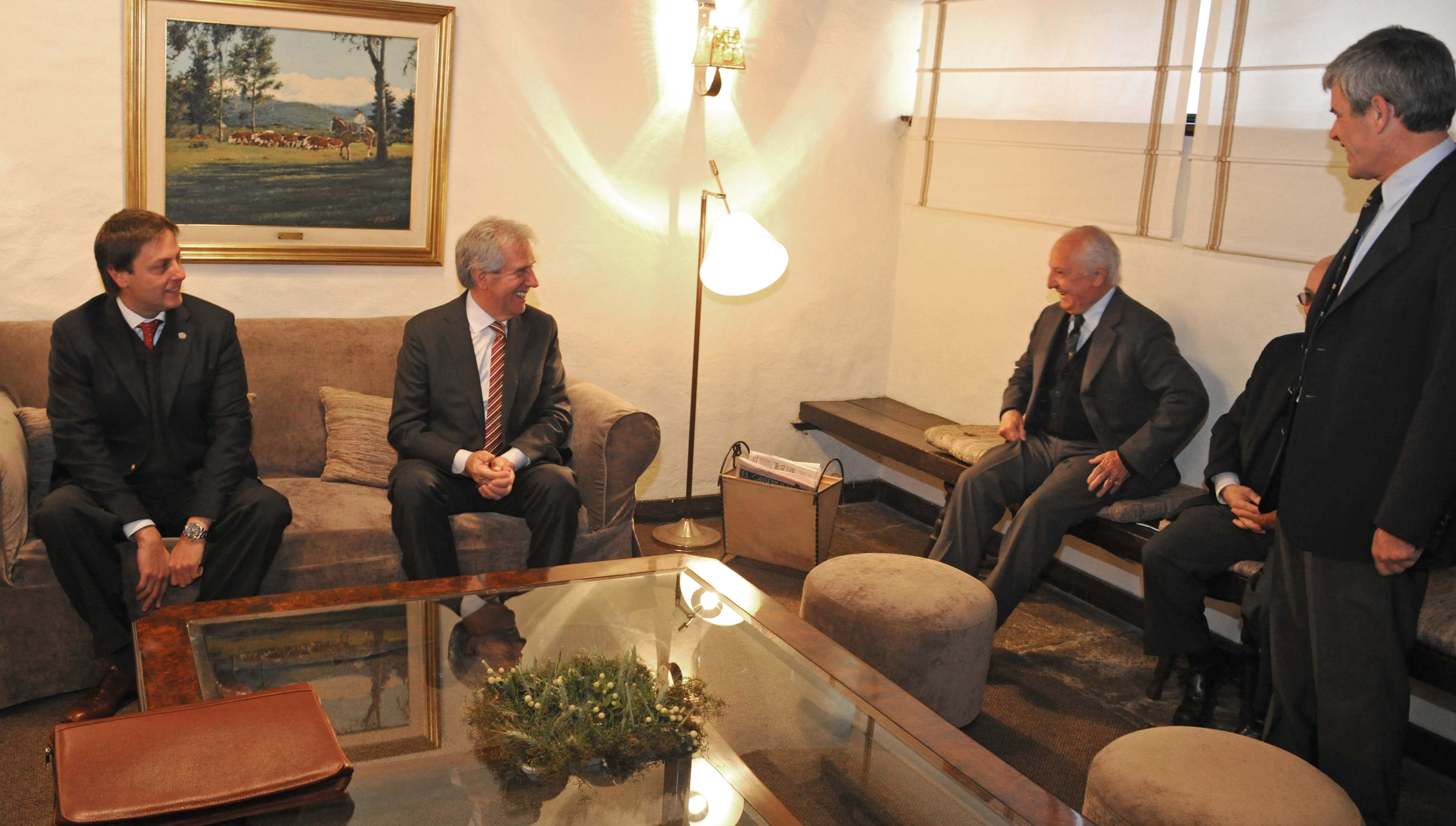 Tabaré Vázquez visitó la Rural del Prado y se reunió con directivos de ARU