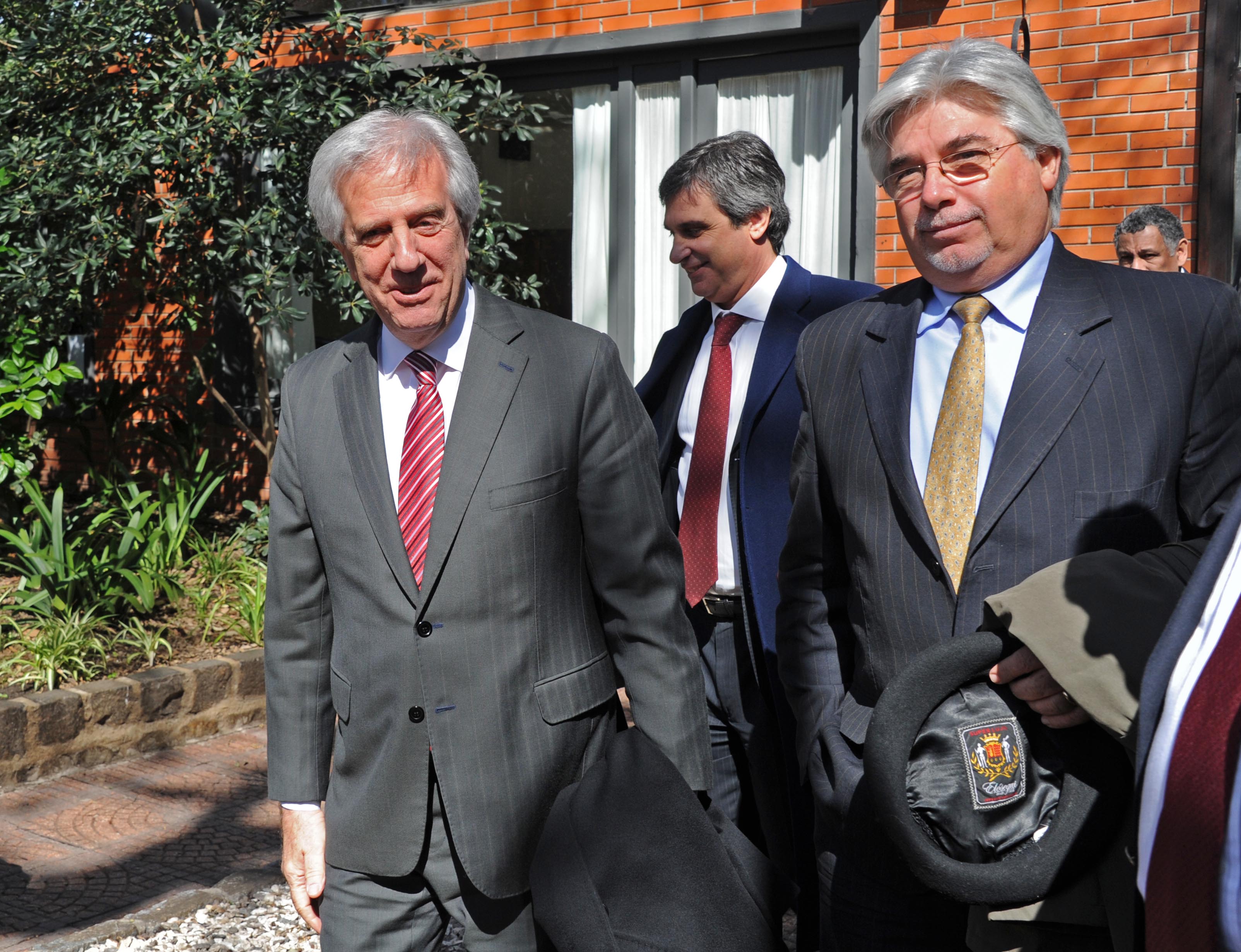 Tabaré Vázquez visitó la Rural del Prado y se reunió con directivos de ARU