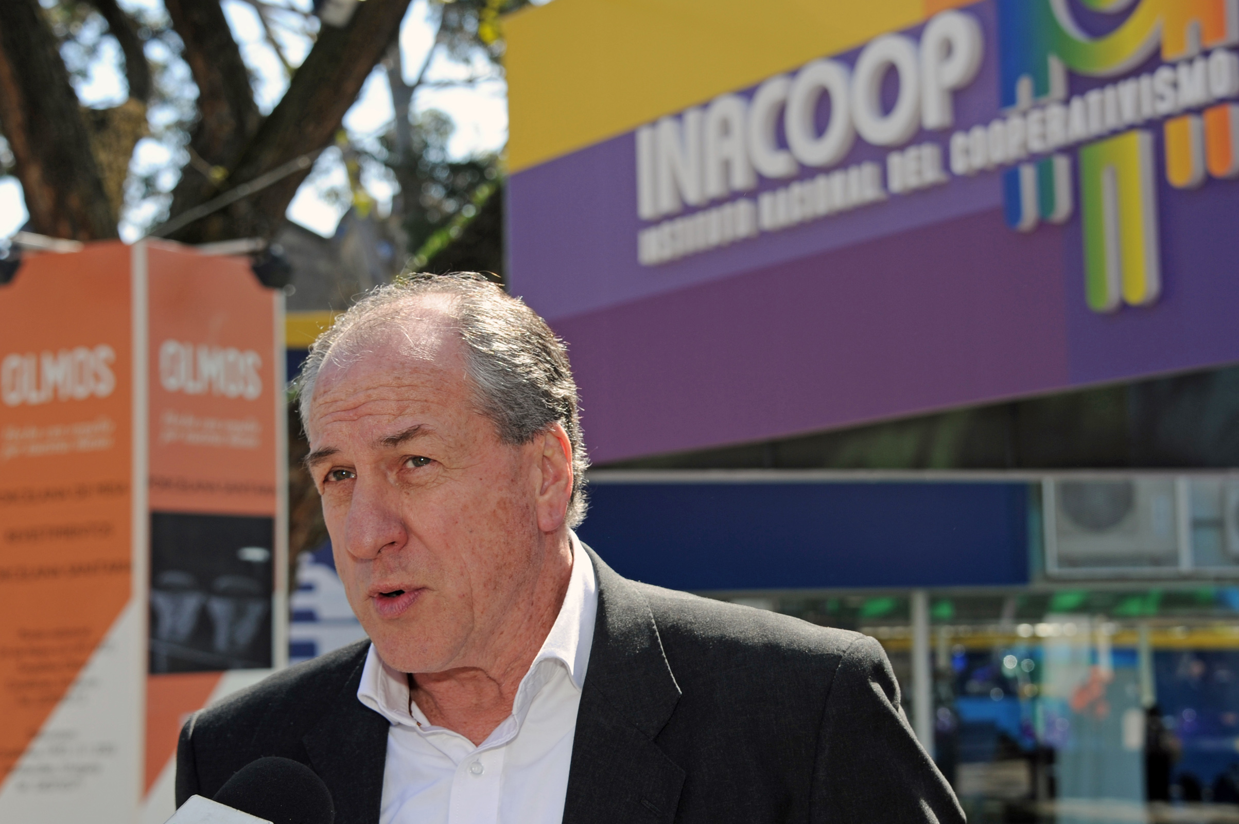 Ministro de Trabajo y Seguridad Social, Ernesto Murro, en diálogo con la prensa