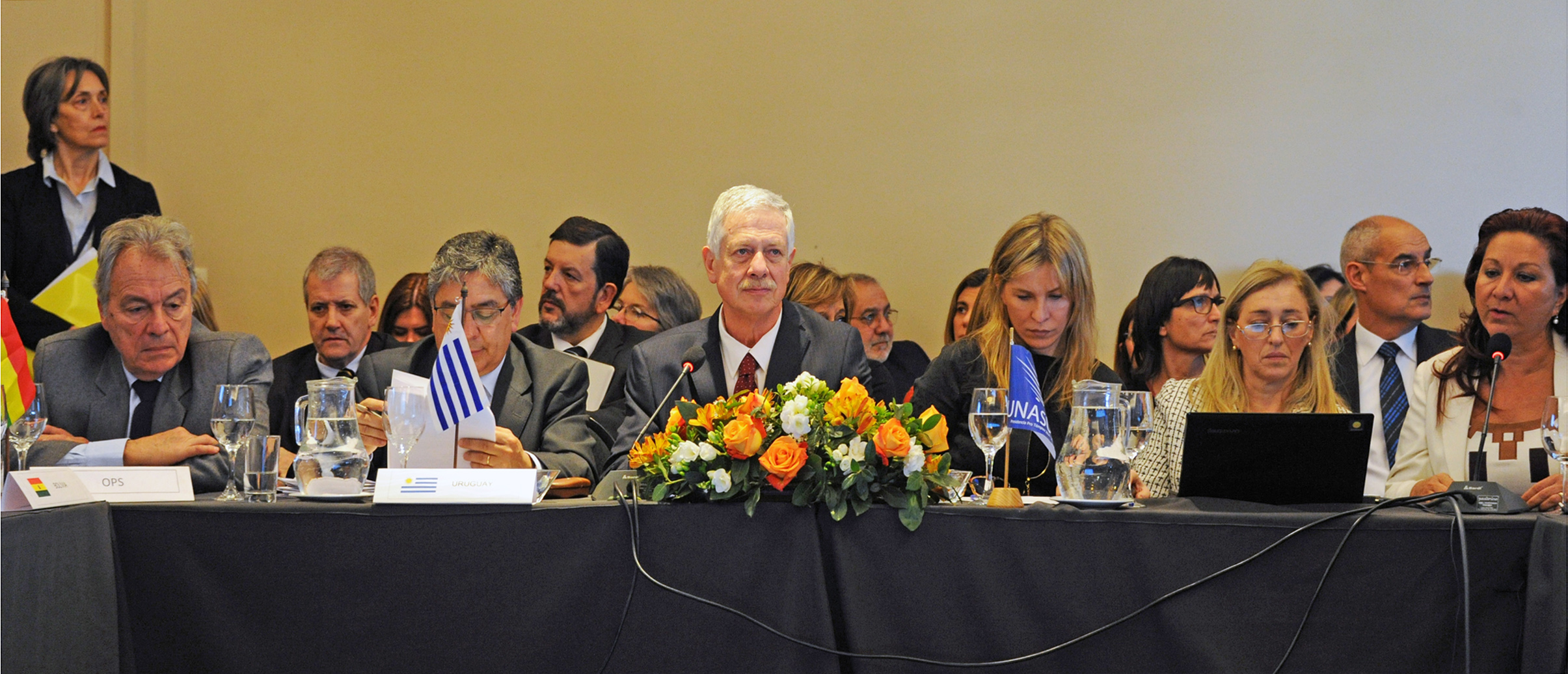 Ministro de Salud Pública Jorge Basso, junto a autoridades de la salud sudamericana