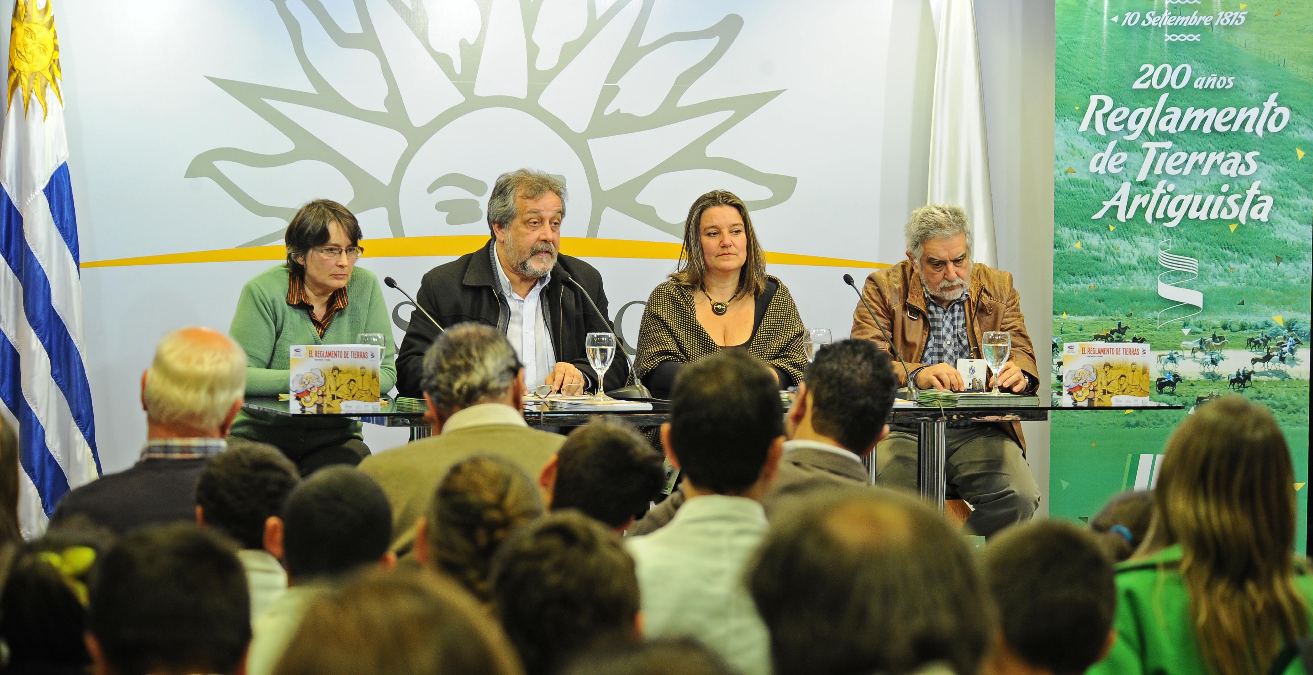 Alumnos de Escuelas Rurales y Agrarias recibieron materiales sobre Reglamento de Tierras