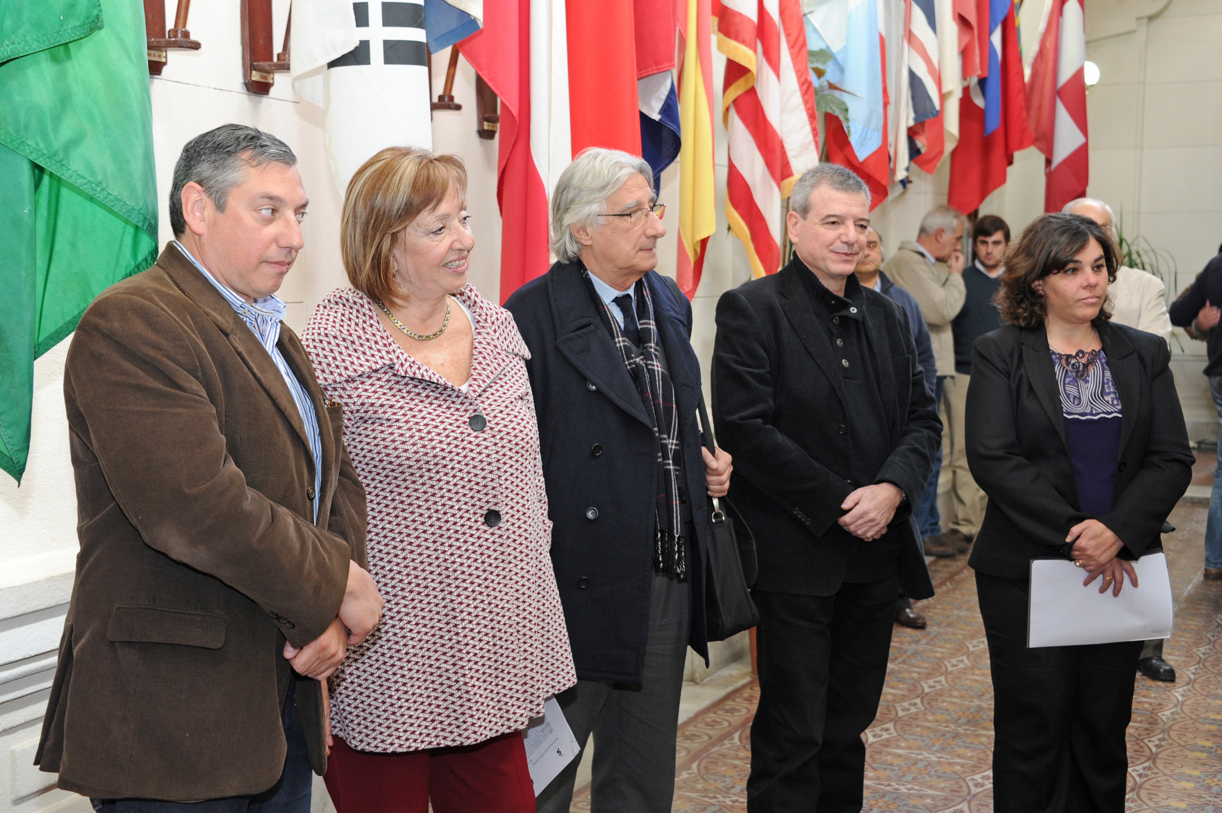 Ministra de Educación y Cultura, María Julia Muñoz, junto a autoridades presentes