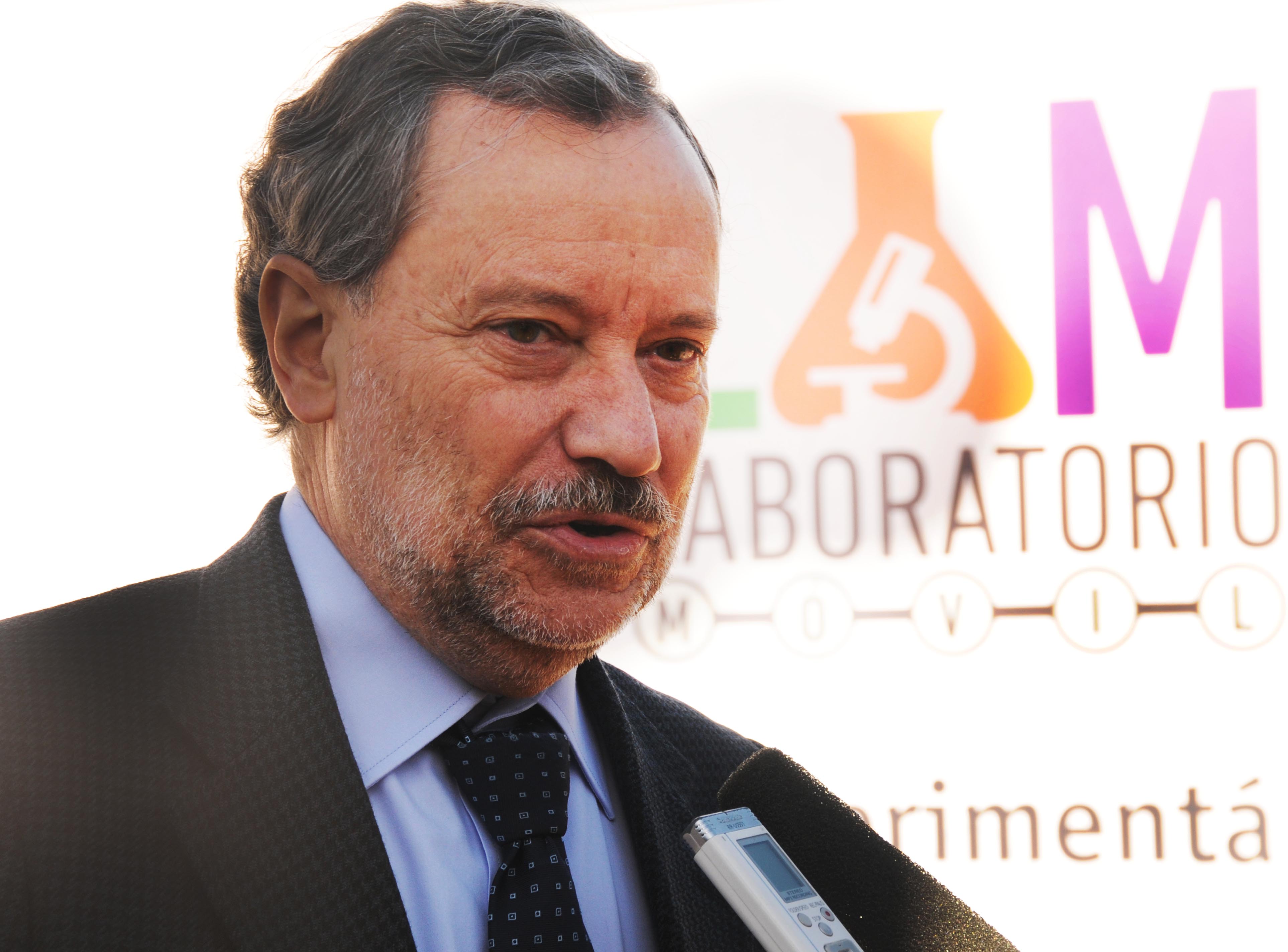 Decano de Facultas de Ciencias, Juan Cristina