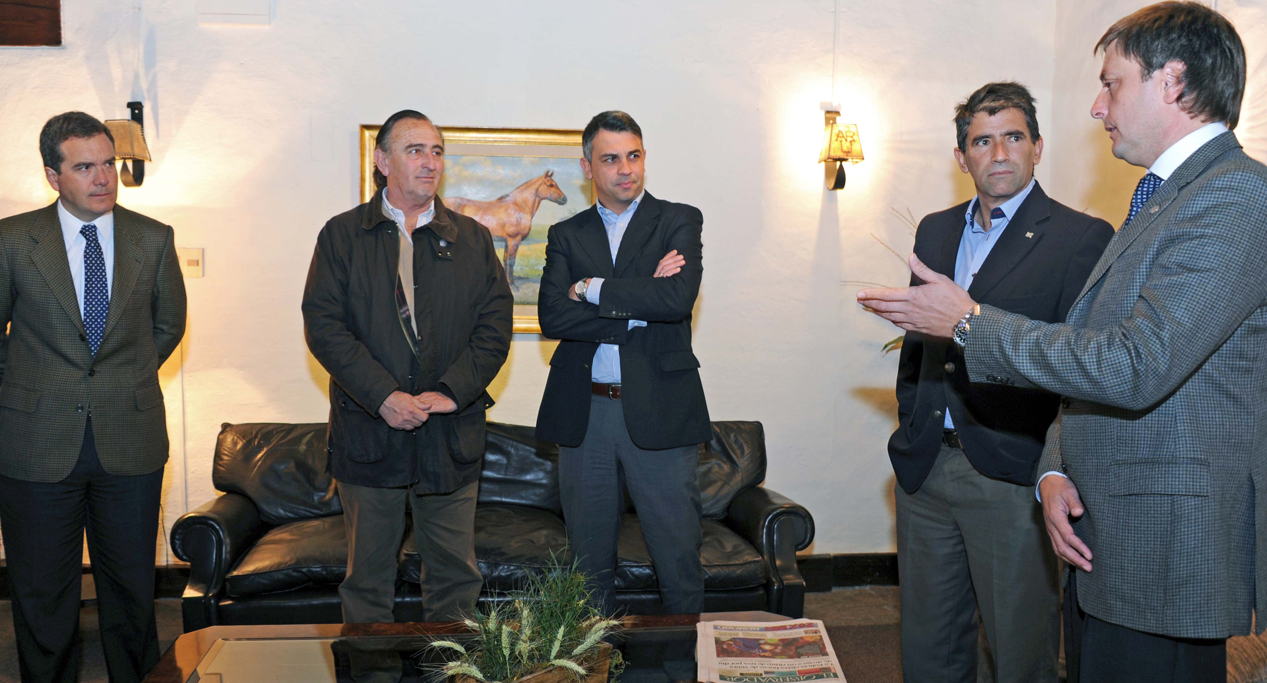 Reunión entre Vicepresidente Raúl Sendic y autoridades de la Asociación Rural del Uruguay (ARU)|