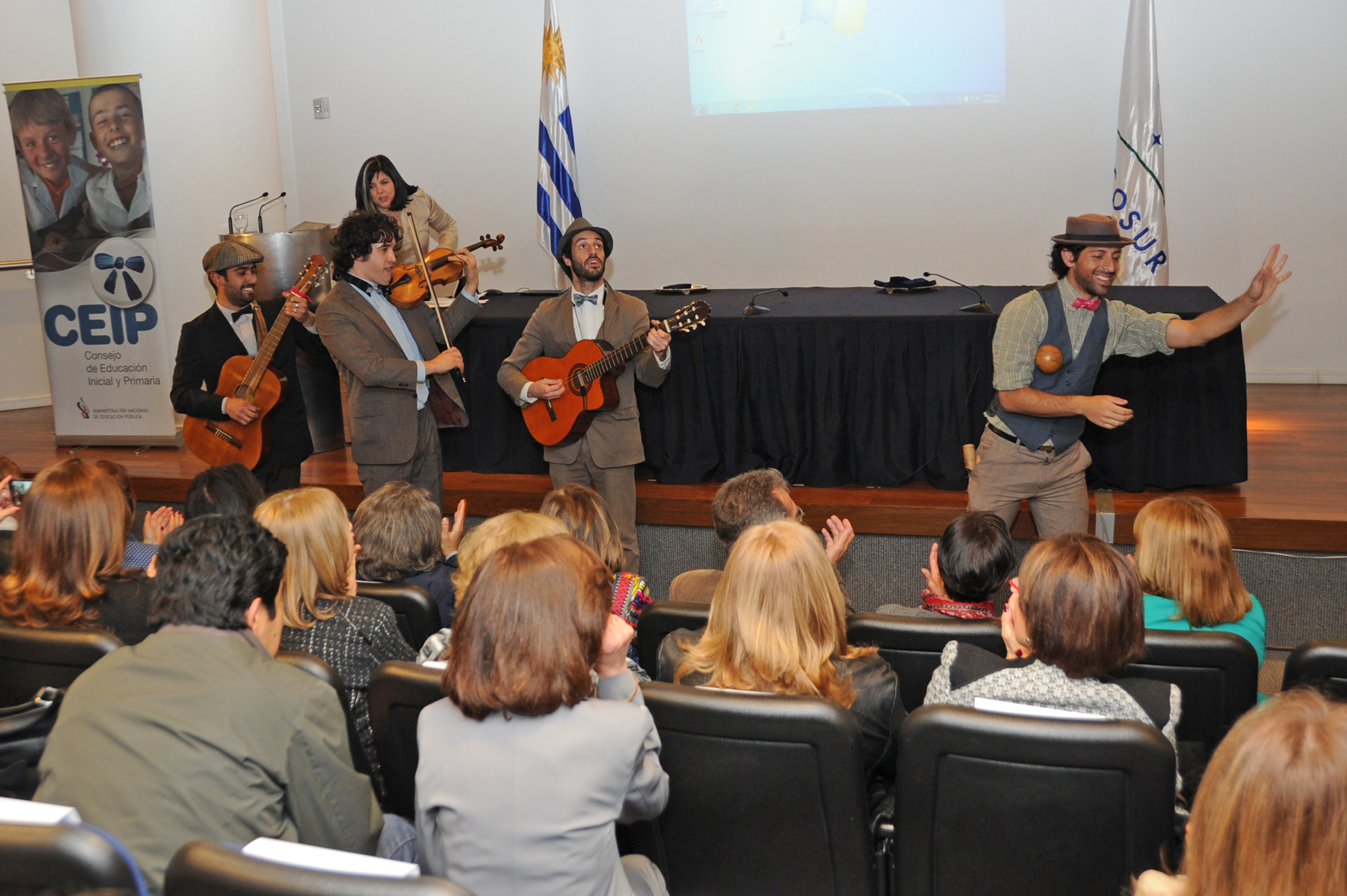 Celebración del día del Maestro y reconocimiento a docentes con 34 o más años de actuación