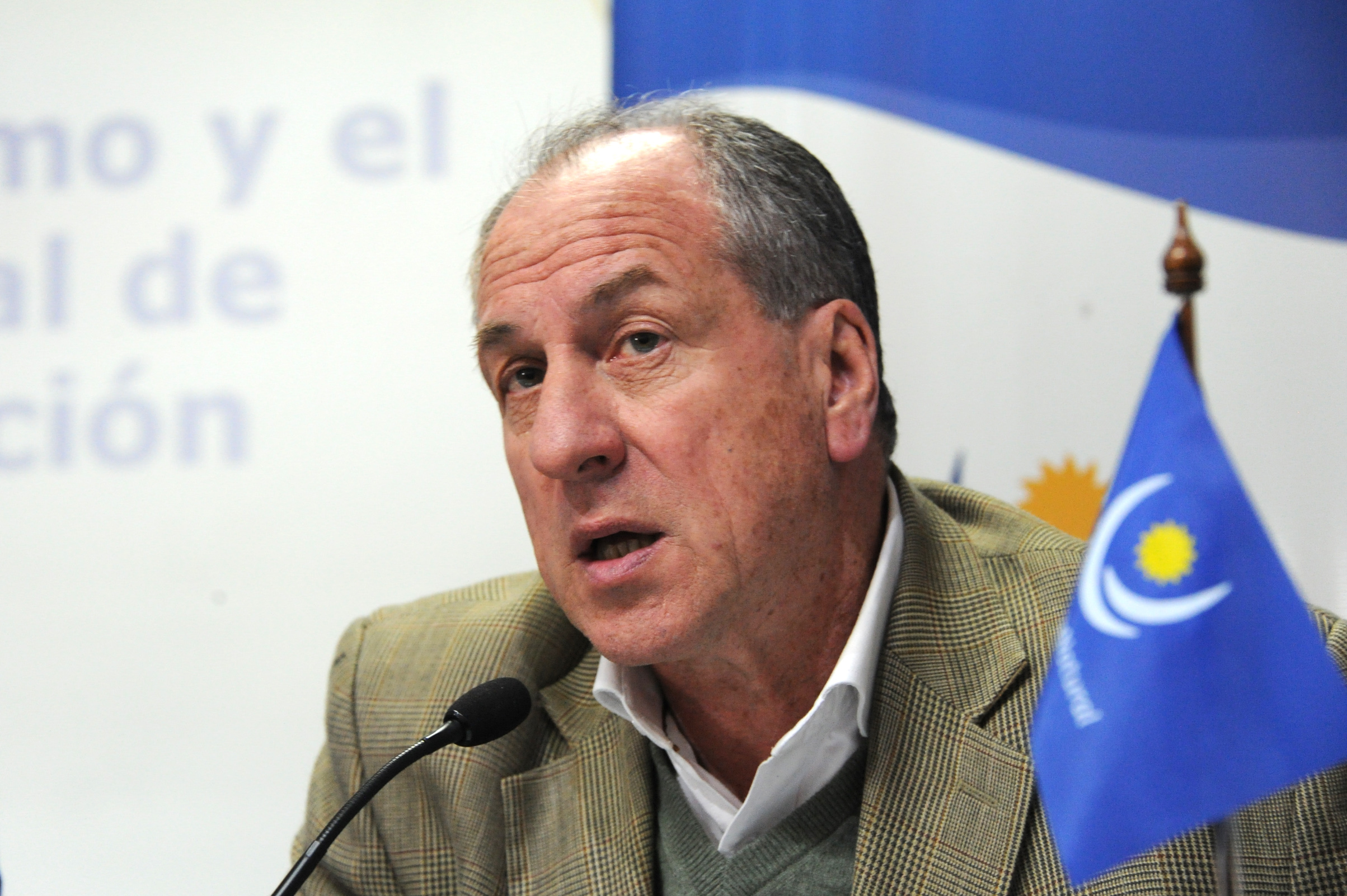 Ministro de Trabajo y Seguridad Social, Ernesto Murro, haciendo uso de la palabra