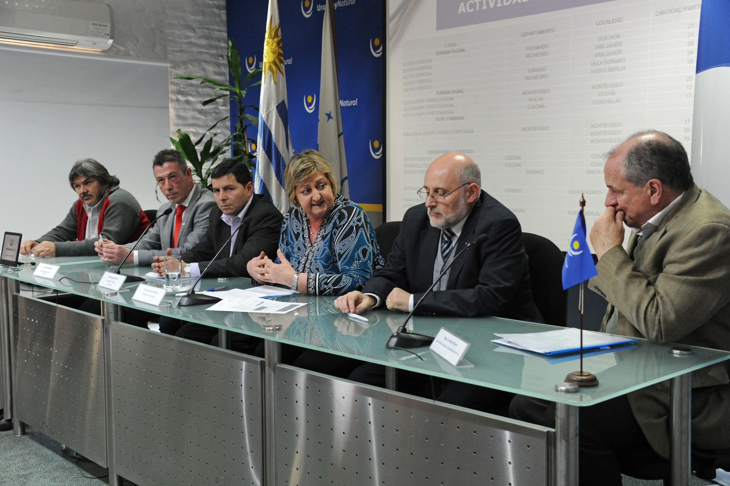 Ministra de Turismo, Liliam Kechichian, dirigiéndose a los presentes