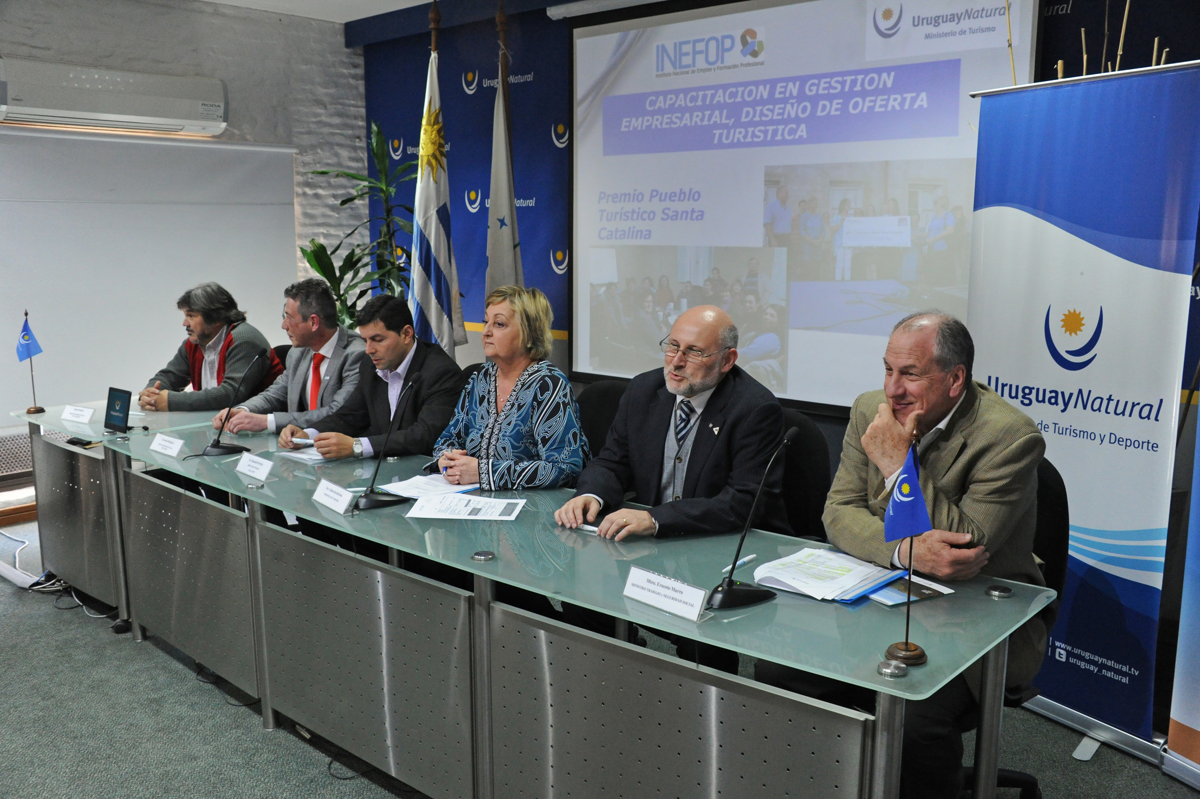 Suscripción de convenio de capacitación para el diseño de políticas activas