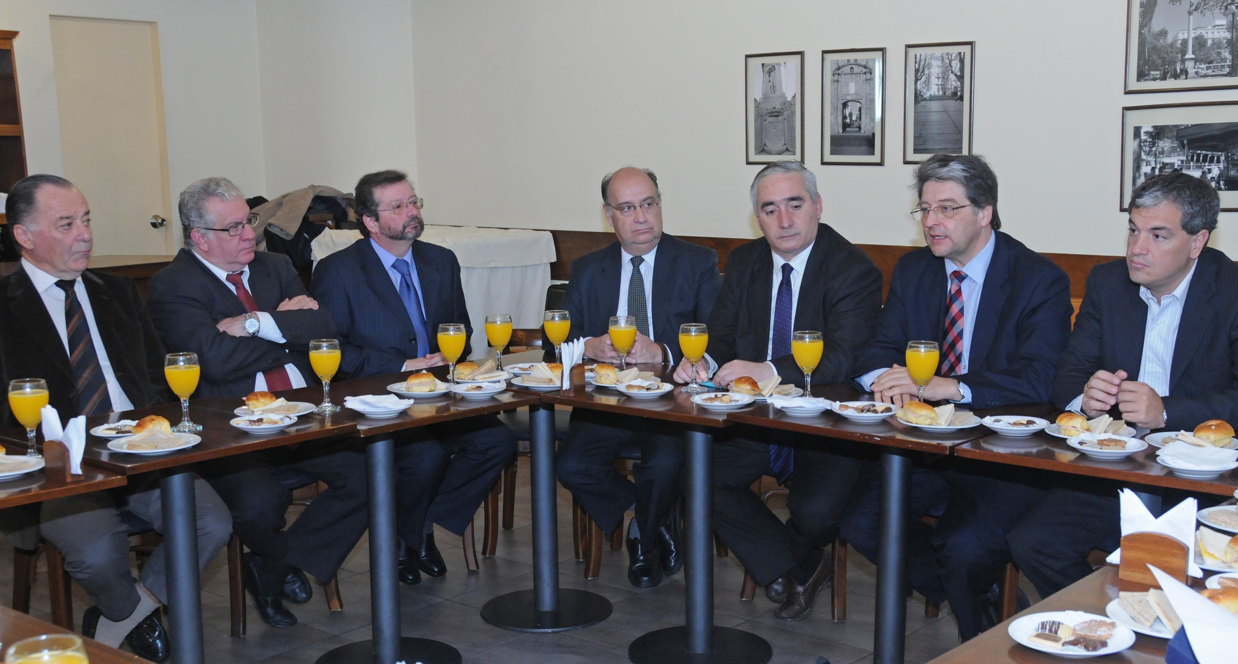 Jornada informativa sobre contrato dragado canal Martín García