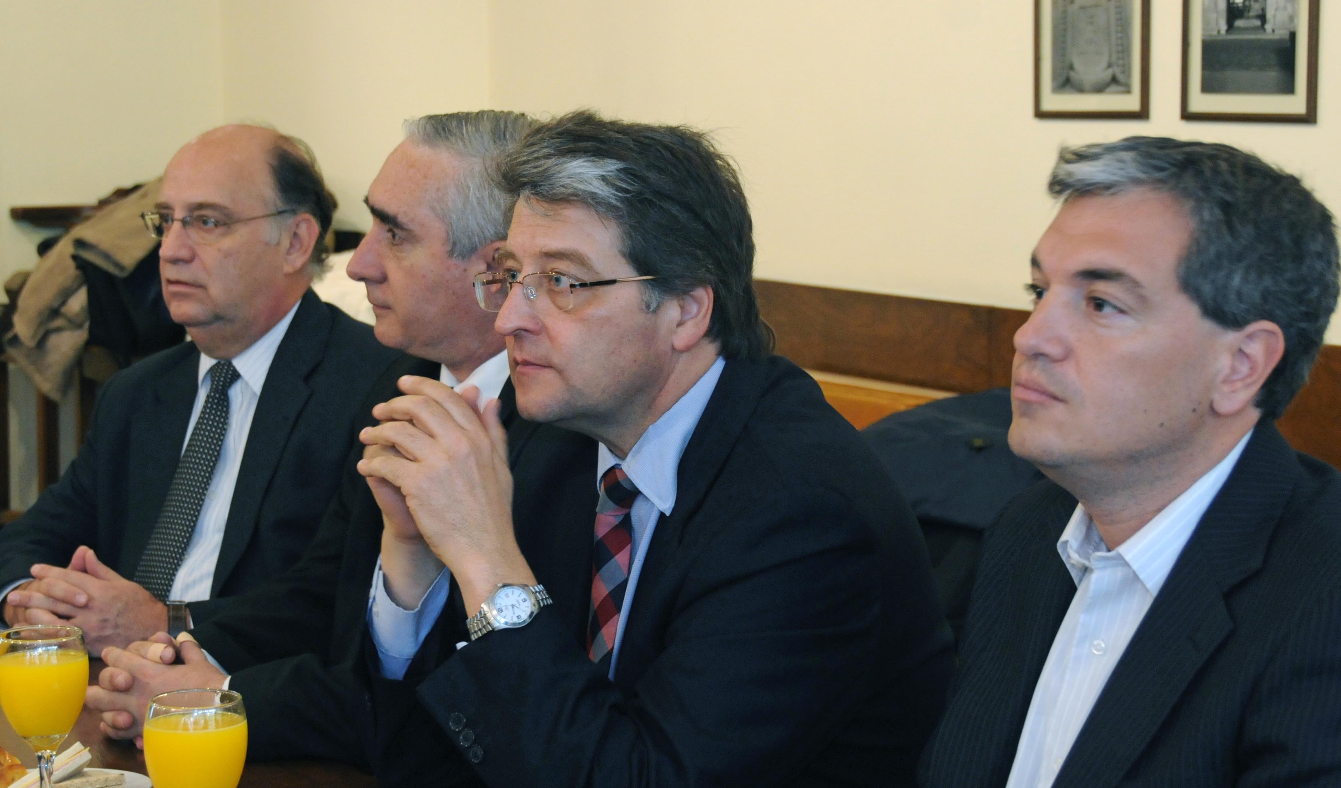 Jornada informativa sobre contrato dragado canal Martín García