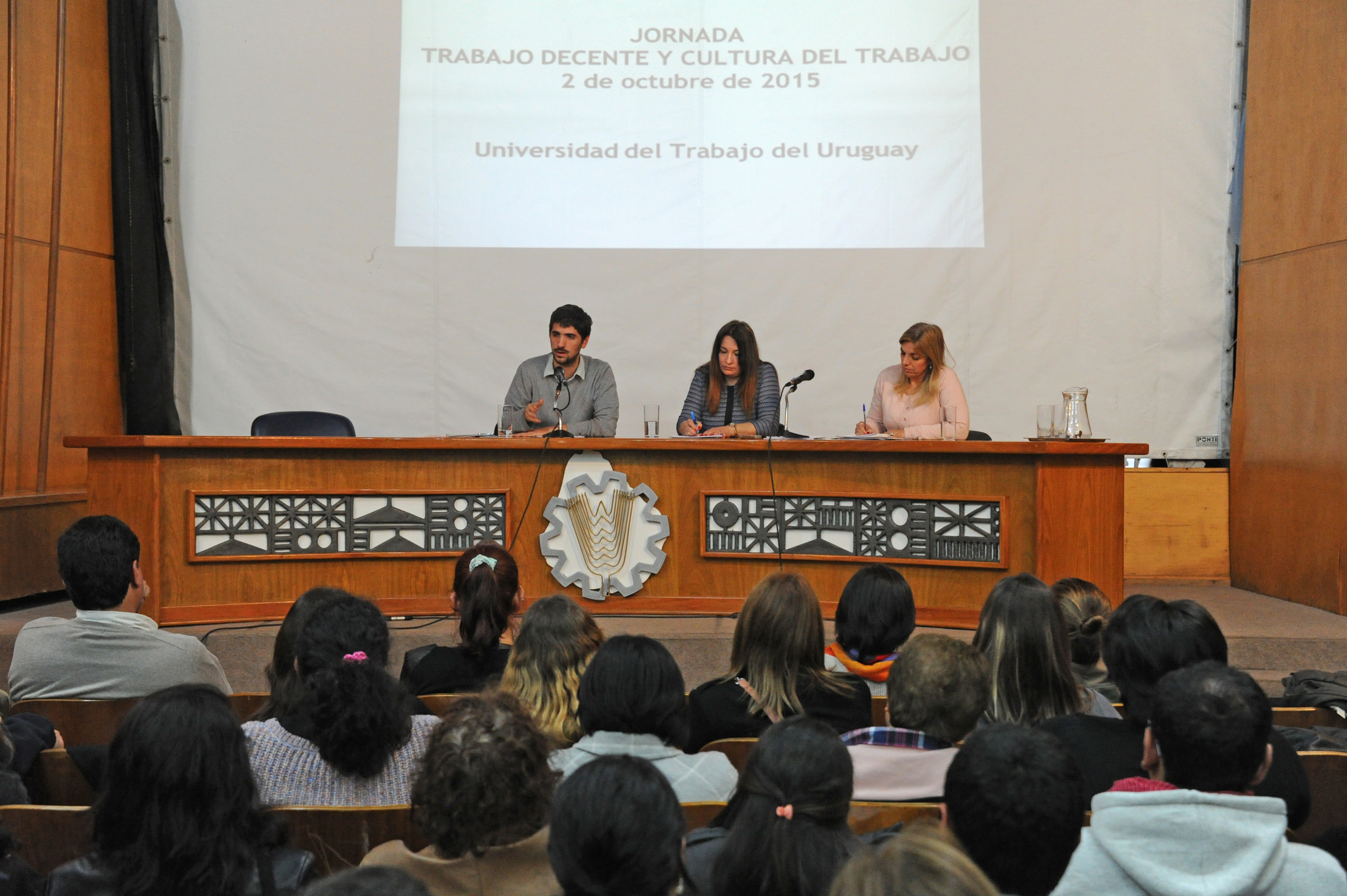 Director del Instituto Nacional de la Juventud, Santiago Soto, dirigiéndose a los presentes