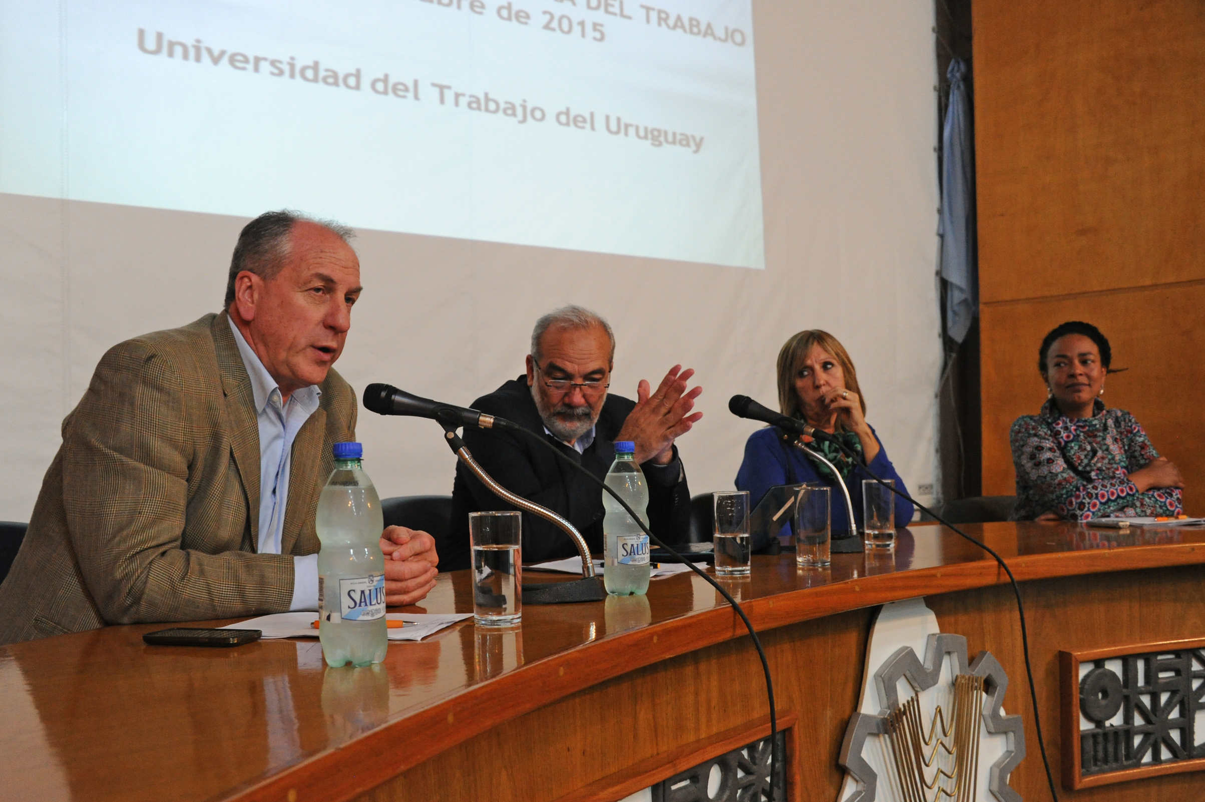 Ministro de Trabajo y Seguridad Social, Ernesto Murro, haciendo uso de la palabra
