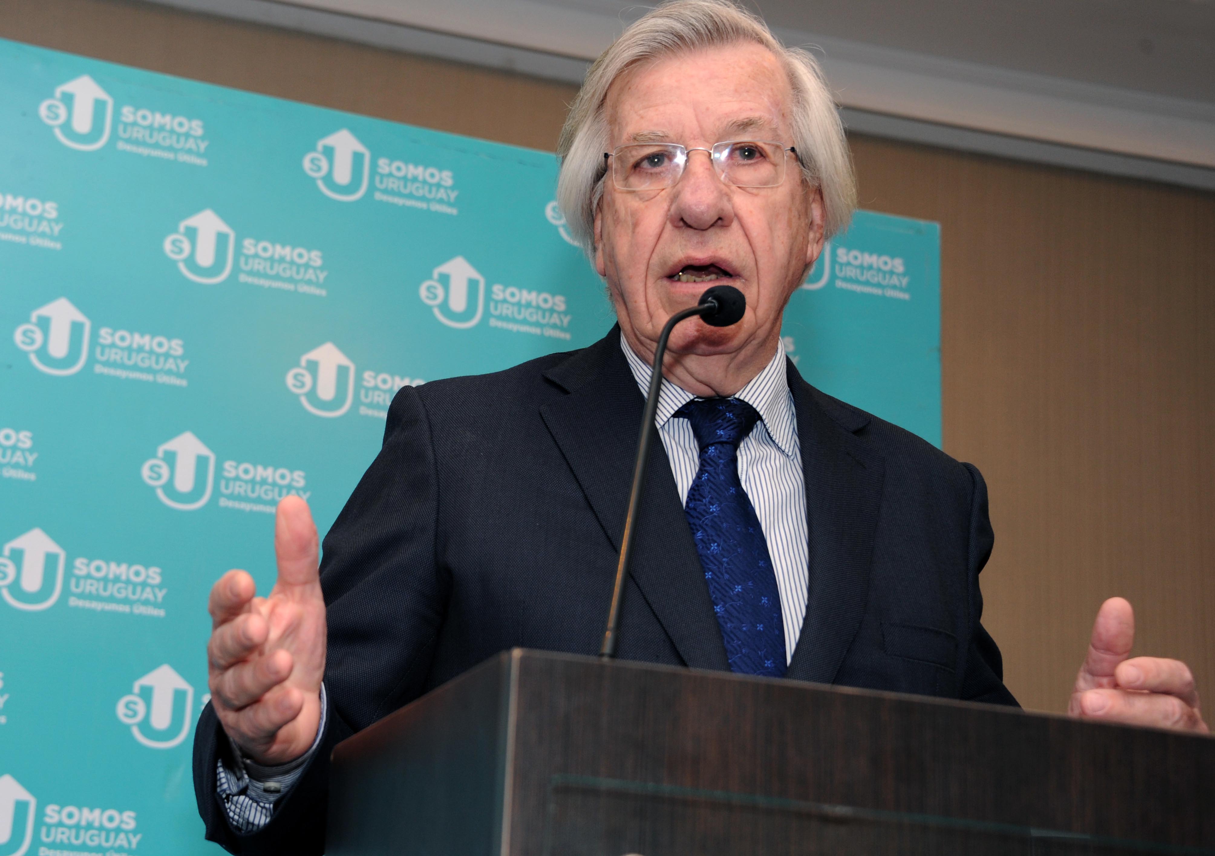 Ministro de Economía Danilo Astori disertó en Desayuno de “Somos Uruguay”