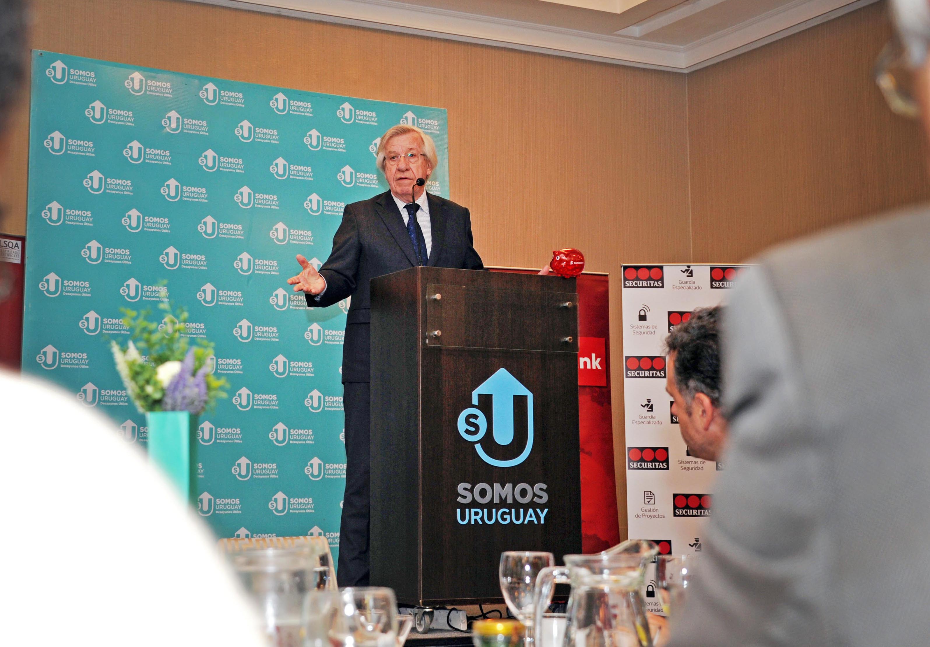 Ministro de Economía Danilo Astori disertó en Desayuno de “Somos Uruguay”