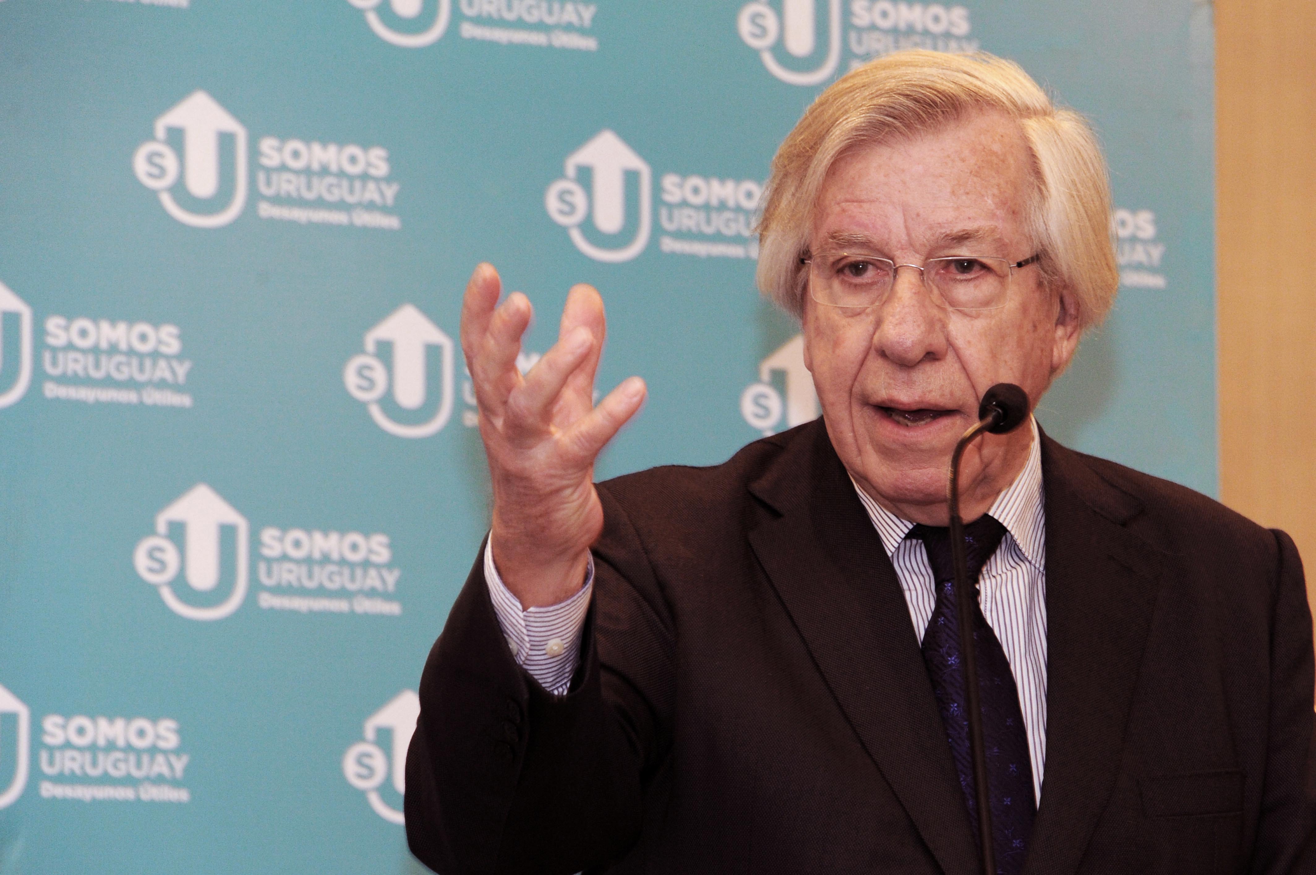 Ministro de Economía Danilo Astori disertó en Desayuno de “Somos Uruguay”
