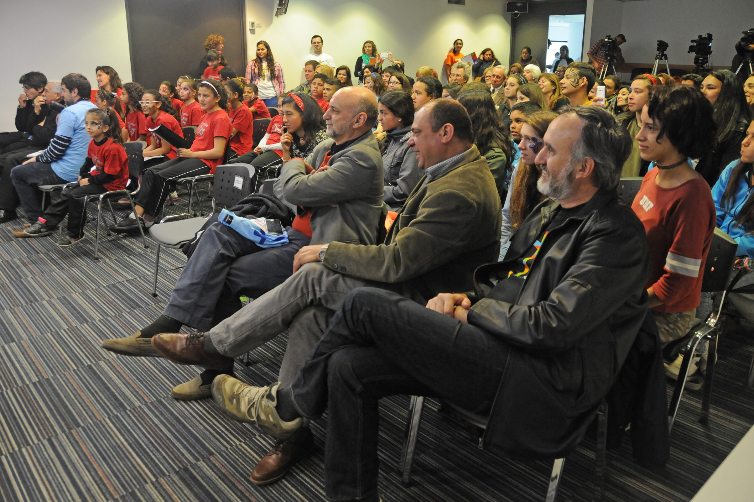 MSP, MIDES, MEC e intendencias de todo el país realizan campaña nacional contra el maltrato y abuso infantil