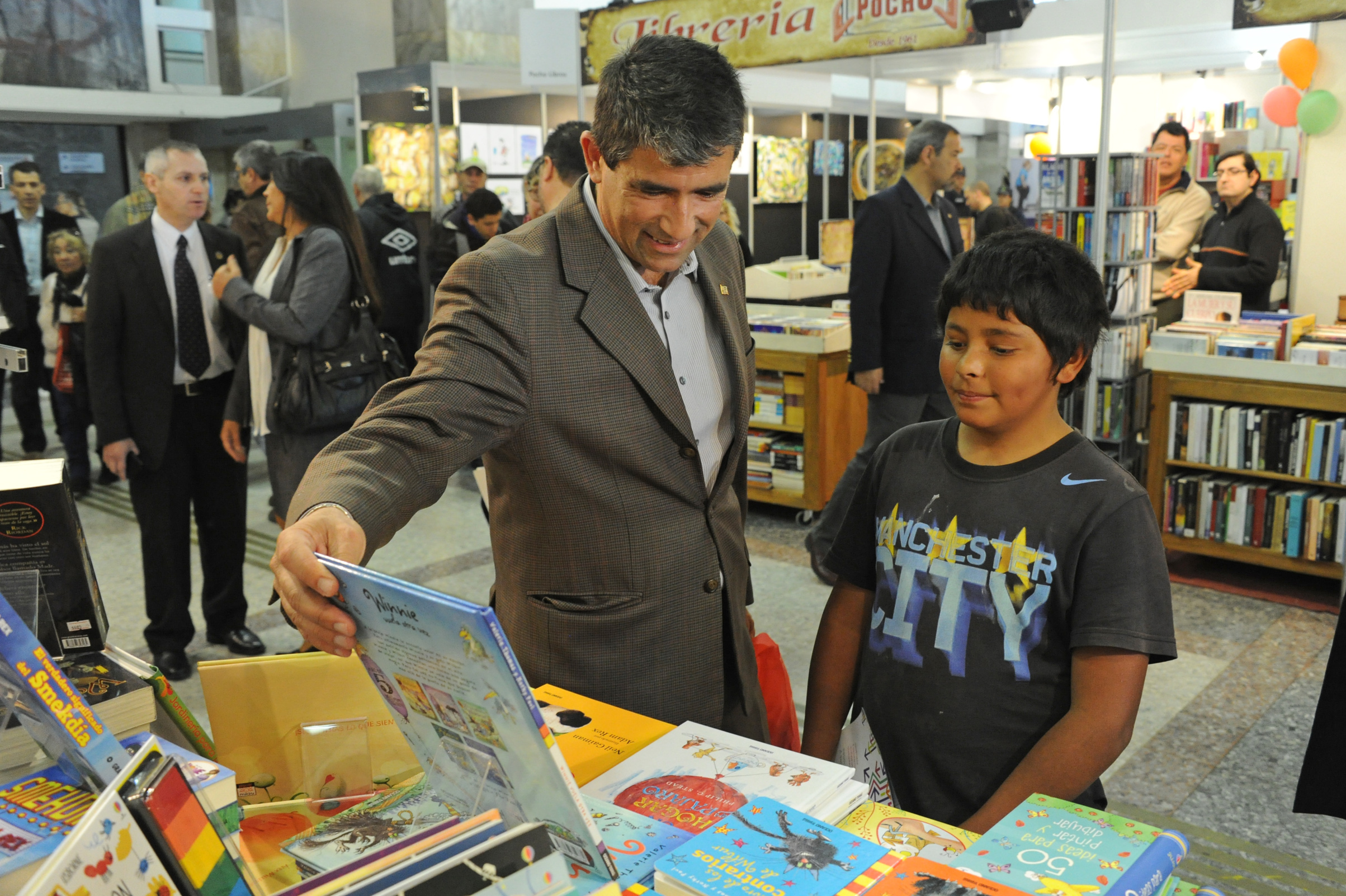 Vicepresidente de la República, Raúl Sendic recorrió la Feria del Libro