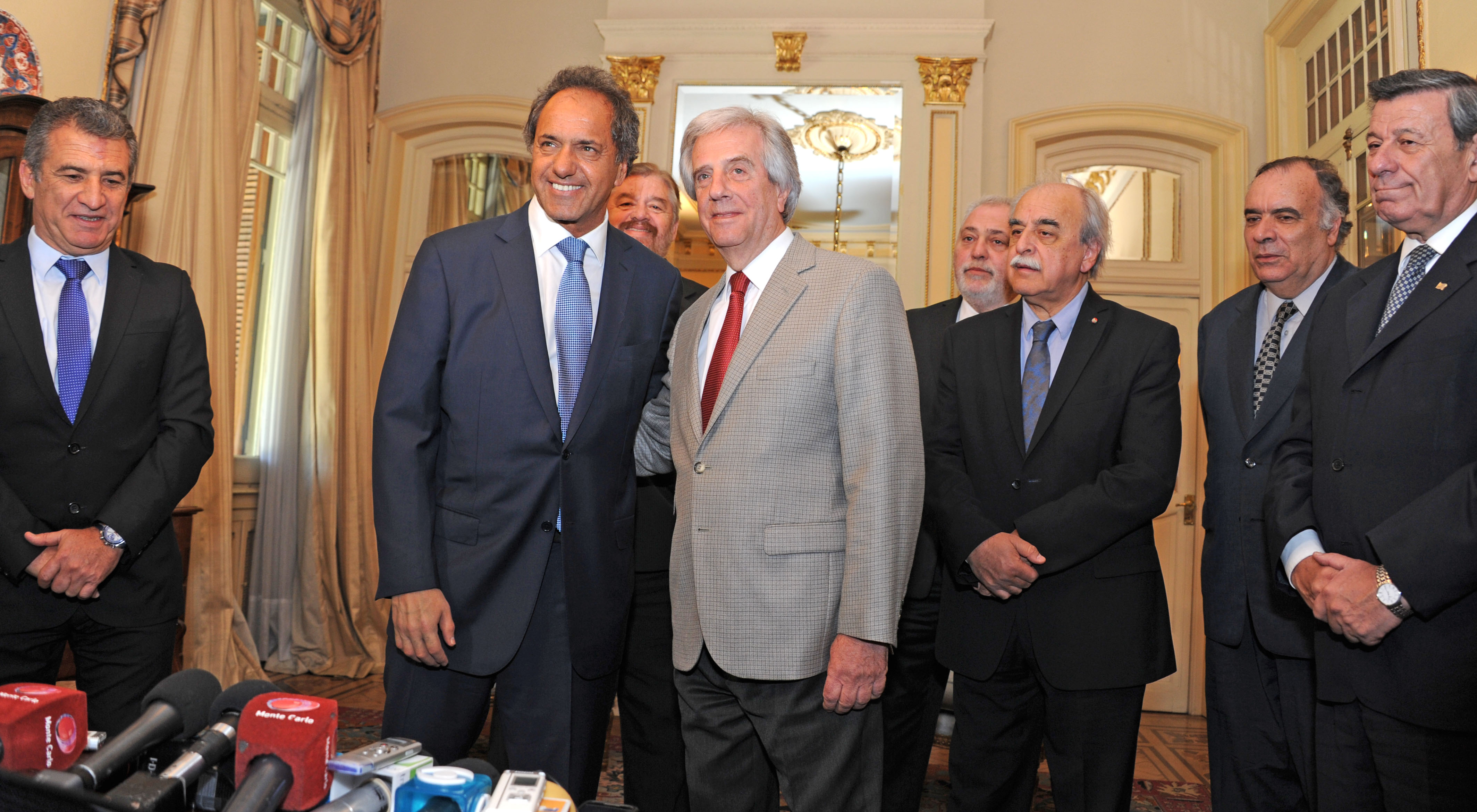 Vázquez mantuvo una reunión privada con Daniel Scioli