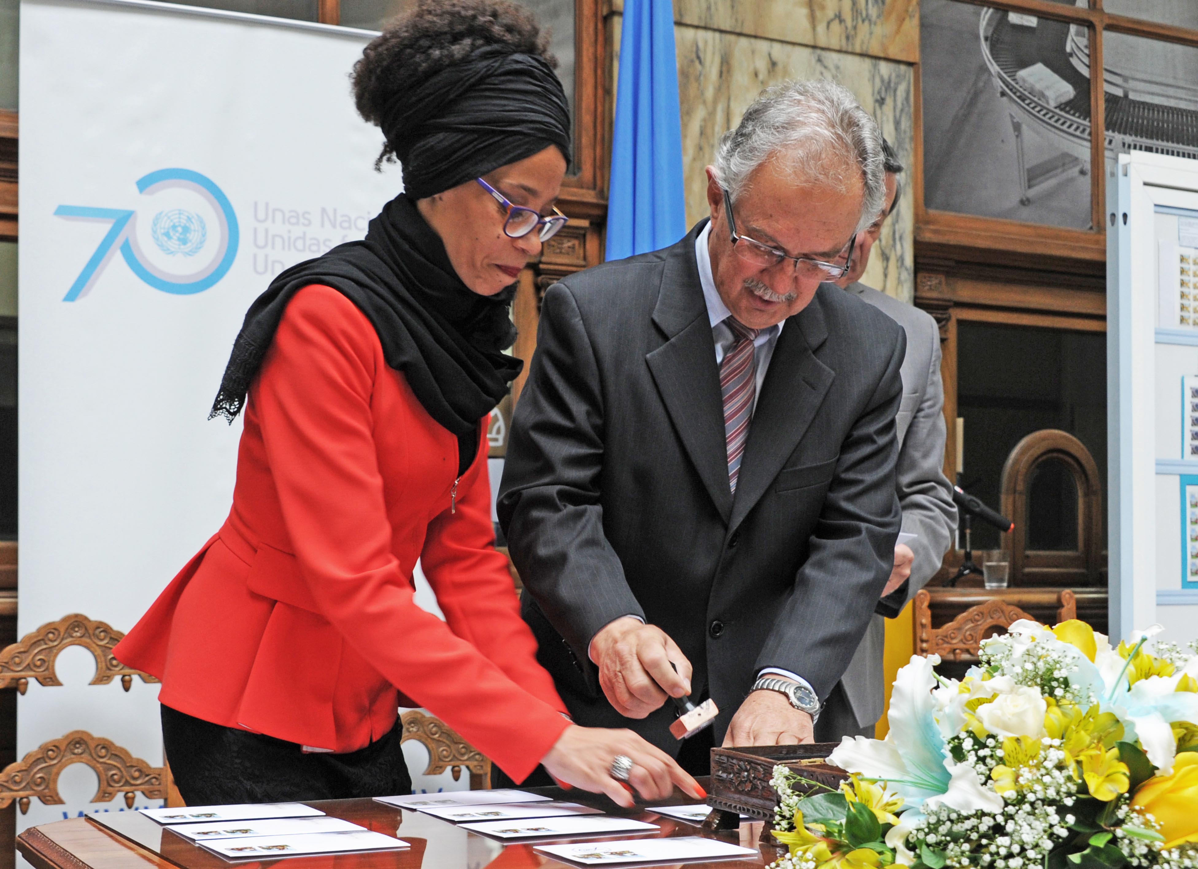 Correo y MRREE presentaron los sellos conmemorativos del 70° aniversario de las Naciones Unidas