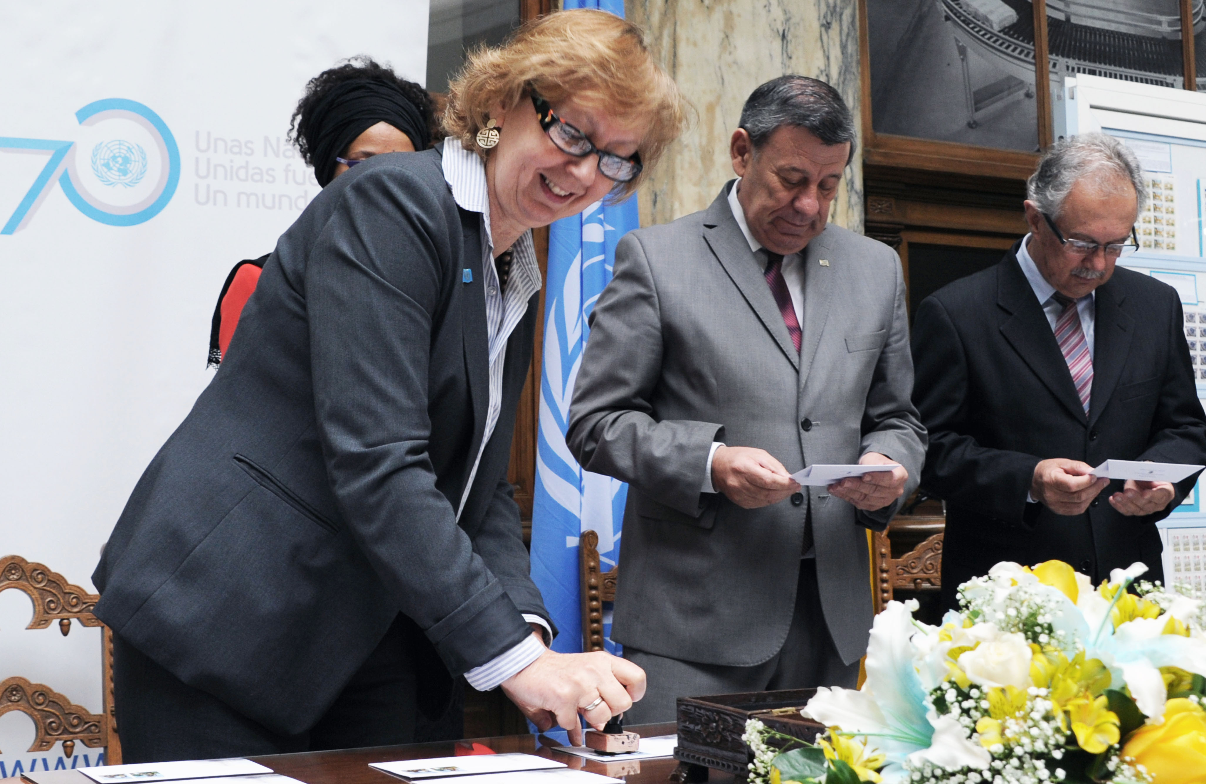 Correo y MRREE presentaron los sellos conmemorativos del 70° aniversario de las Naciones Unidas